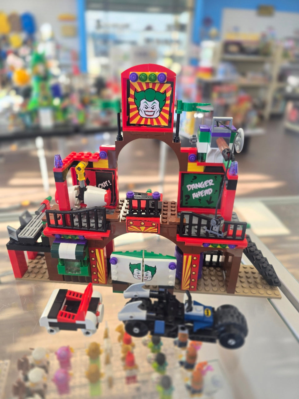6857 The Dynamic Duo Funhouse Escape (Retired) (Previously Owned) product image 1, provided for visual reference and product
