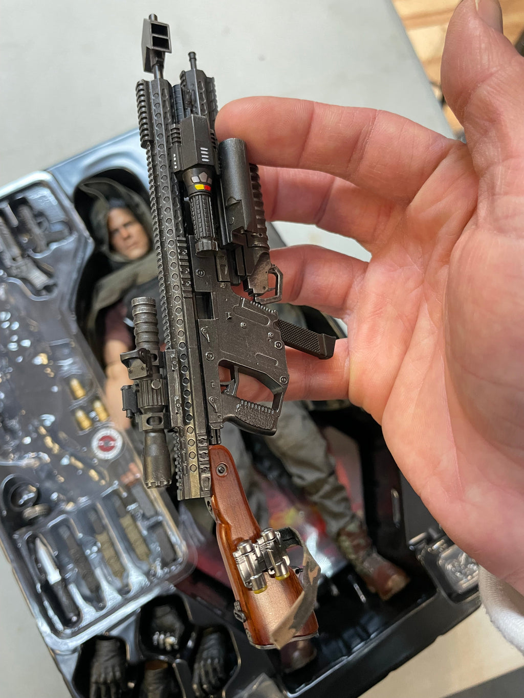 Cable With Exclusive Shield MMS583 1/6 Scale (Deadpool 2, Hot Toys) COMPLETE product image 24, provided for visual reference