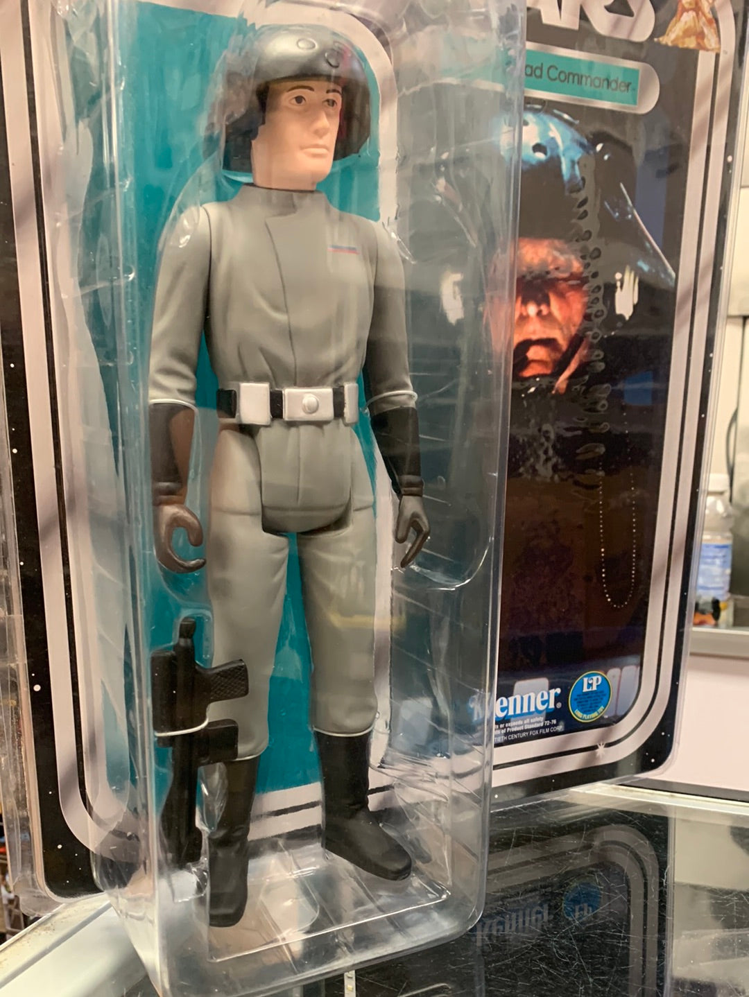 Jumbo Death Squad Commander (Gentle Giant, Star Wars) product image 4, provided for visual reference and product detail