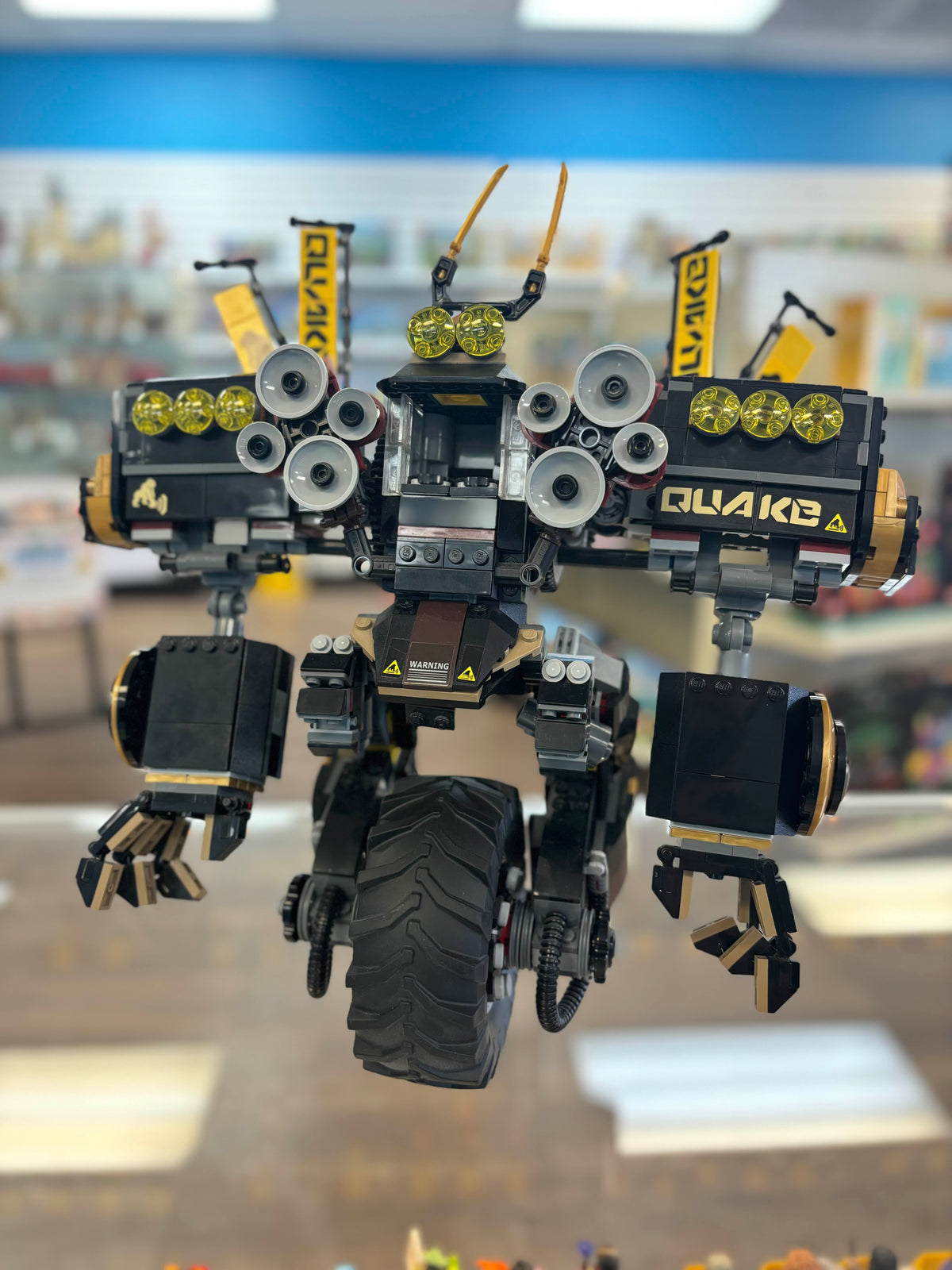 70632 Quake Mech (Retired) (Previously Owned) product image 1, provided for visual reference and product detail review