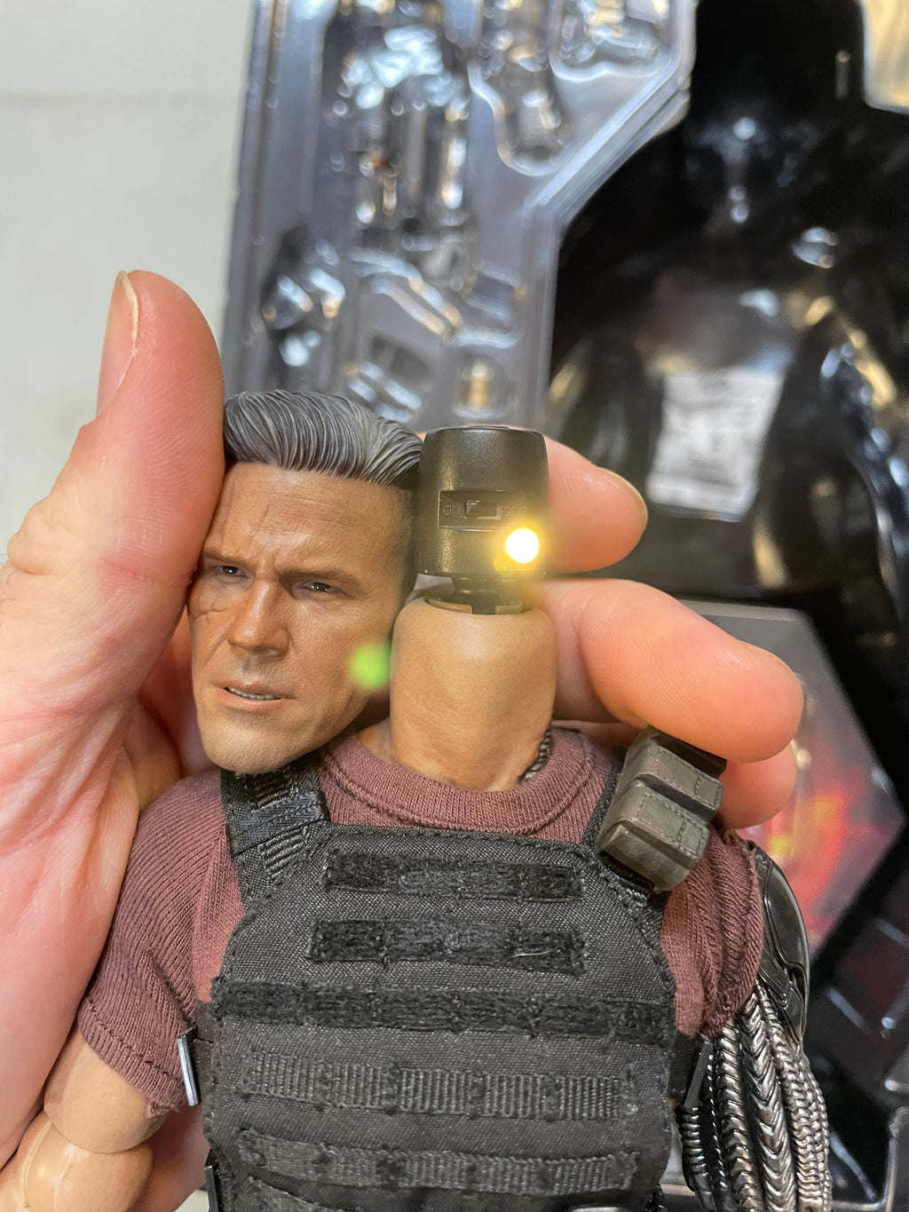 Cable With Exclusive Shield MMS583 1/6 Scale (Deadpool 2, Hot Toys) COMPLETE product image 14, provided for visual reference