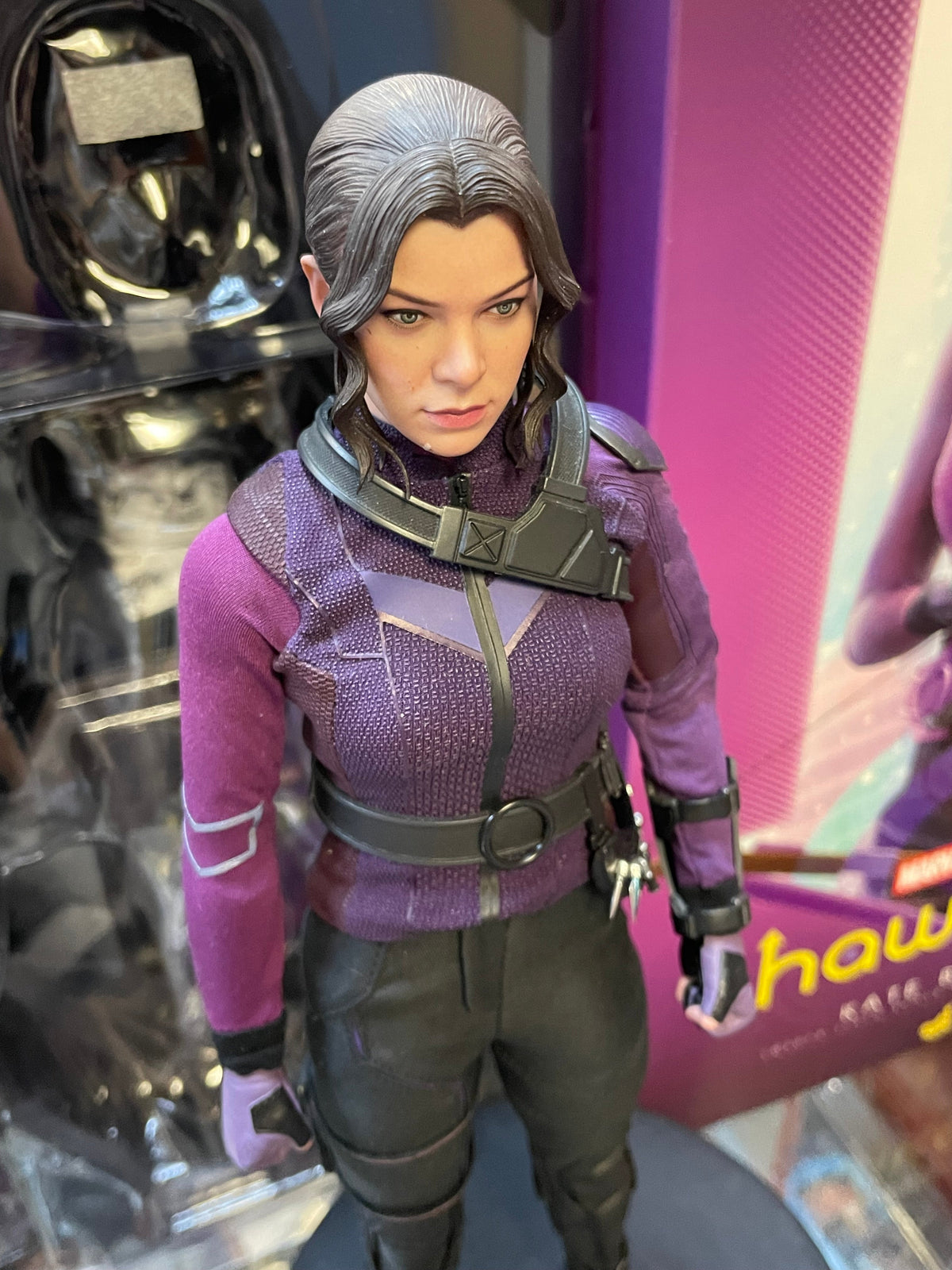 Kate Bishop TMS074 1/6 Scale (Marvel Hawkeye, Hot Toys) COMPLETE product image 4, provided for visual reference and product