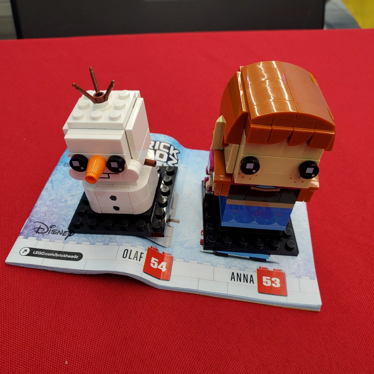 41618 Brickheadz Anna & Olaf (Previously Owned) (Retired) product image 1, provided for visual reference and product detail