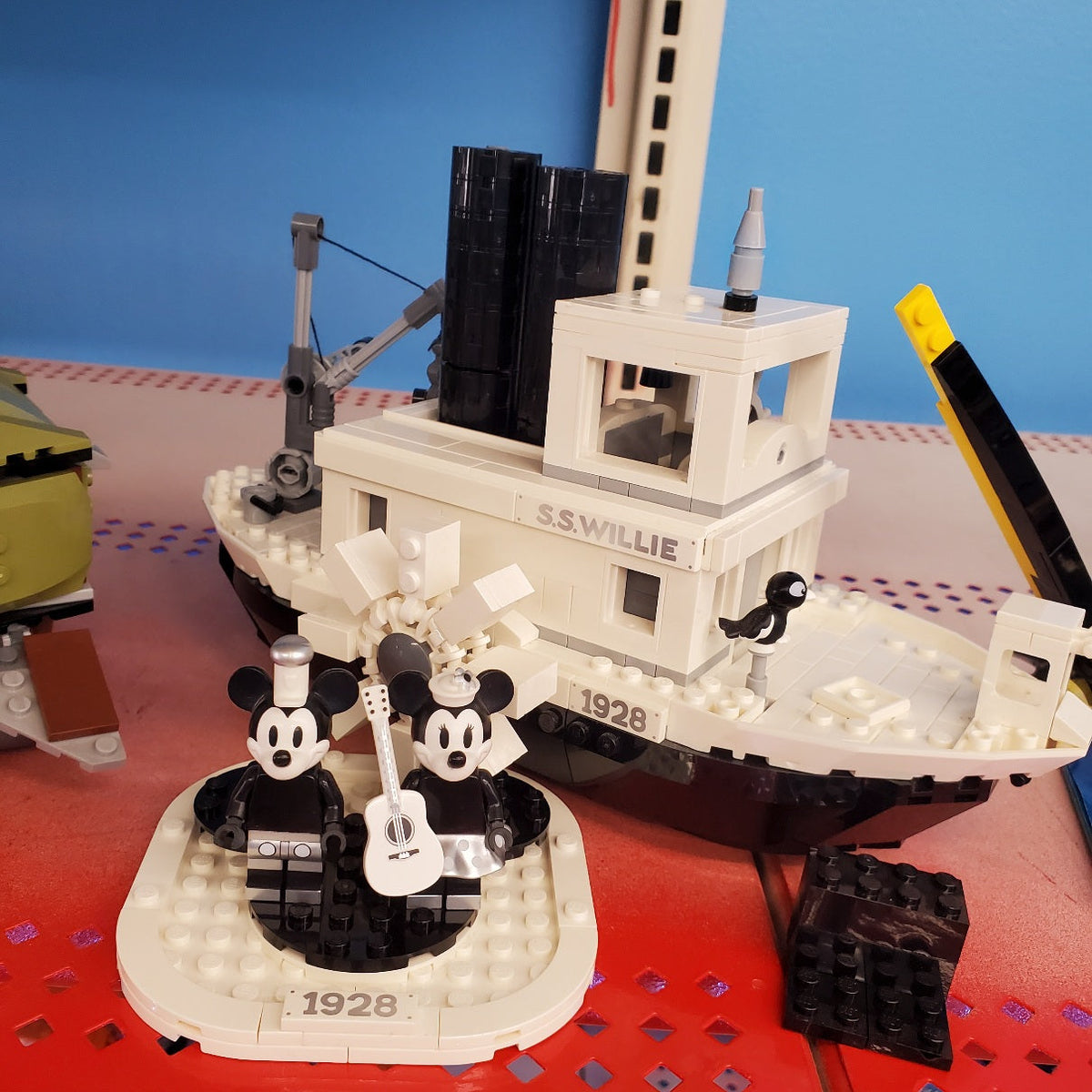 21317 Steamboat Willie (Retired) (Previously Owned) product image 1, provided for visual reference and product detail review