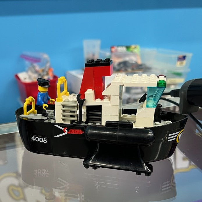 4005 Tug Boat (Retired) (Previously Owned) product image 1, provided for visual reference and product detail review