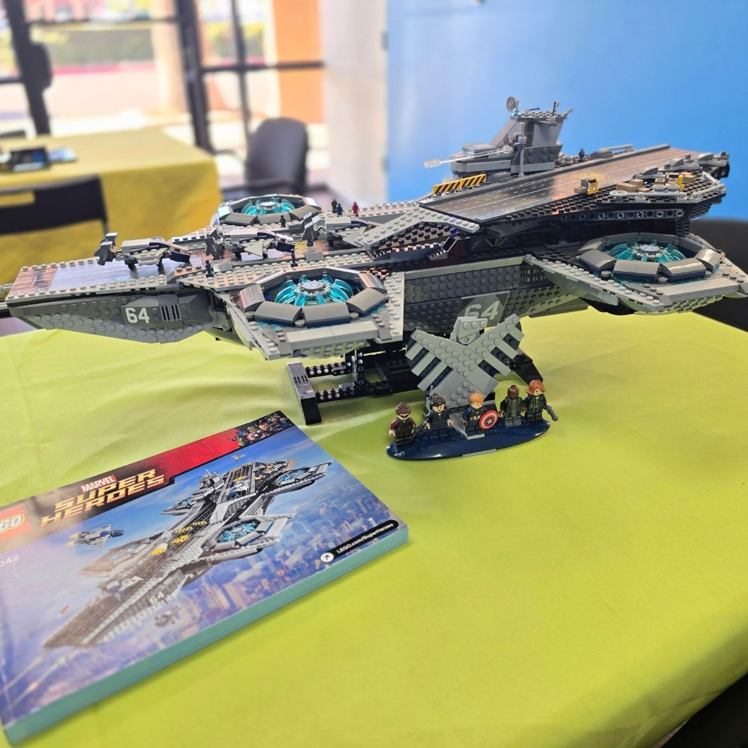 76042 Marvel The Shield Helicarrier (Retired) (Previously Owned) product image 1, provided for visual reference and product