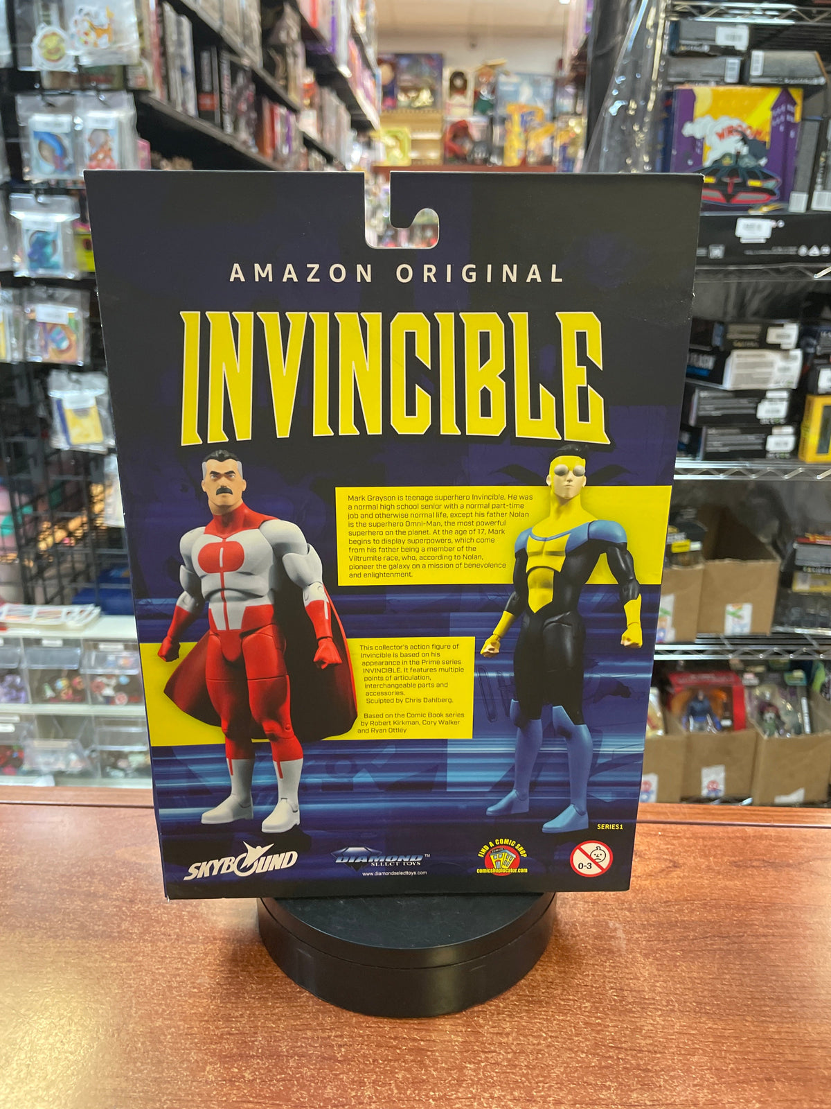 Invincible -Deluxe- (Invincible, Diamond Select) **NEW** product image 2, provided for visual reference and product detail