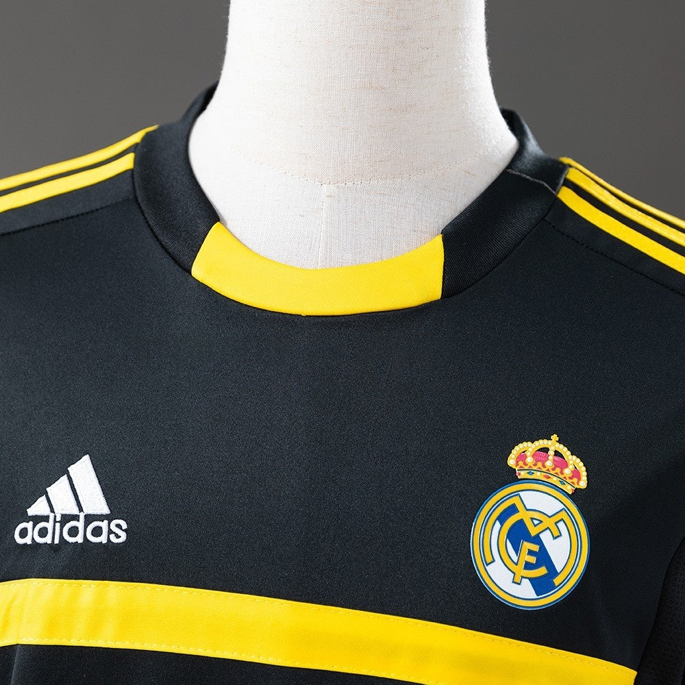 Real Madrid Jersey 2011/12 Goalkeeper Black Retro Football product image 5