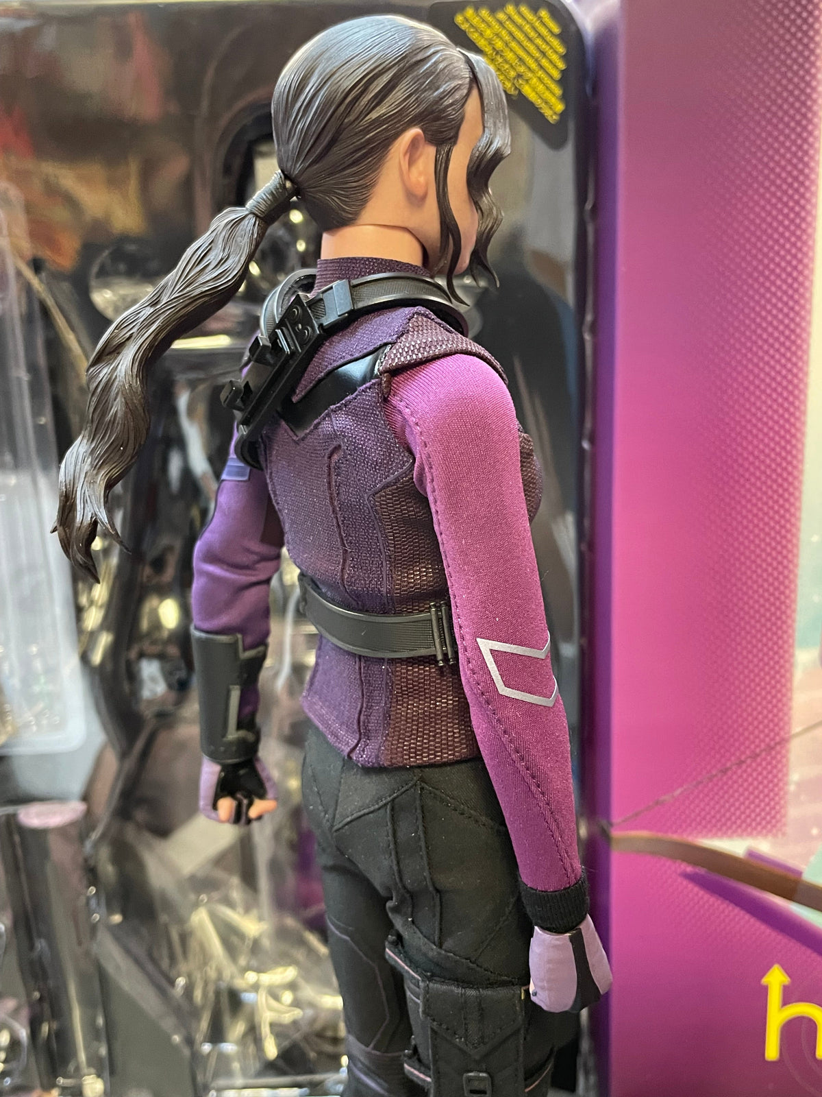Kate Bishop TMS074 1/6 Scale (Marvel Hawkeye, Hot Toys) COMPLETE product image 5, provided for visual reference and product