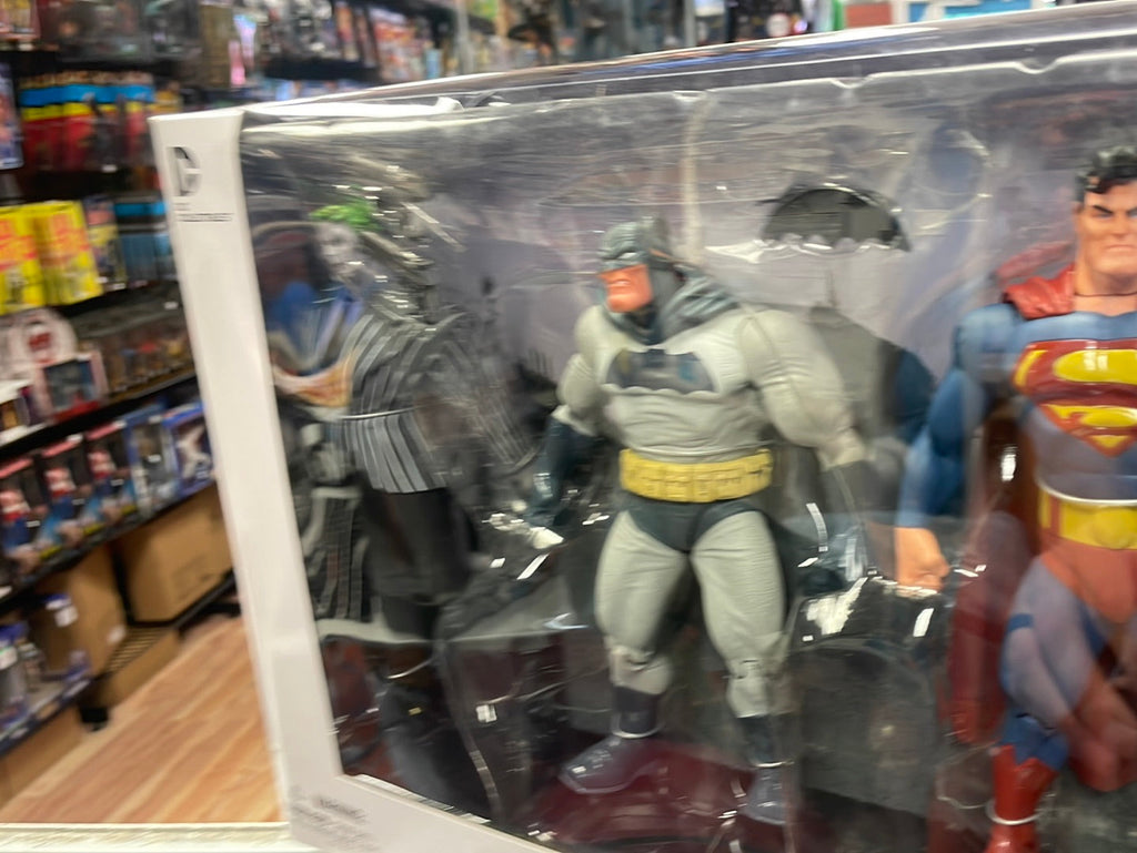 The Dark Knight Returns Box Set (DC Comics, Batman) product image 12, provided for visual reference and product detail review