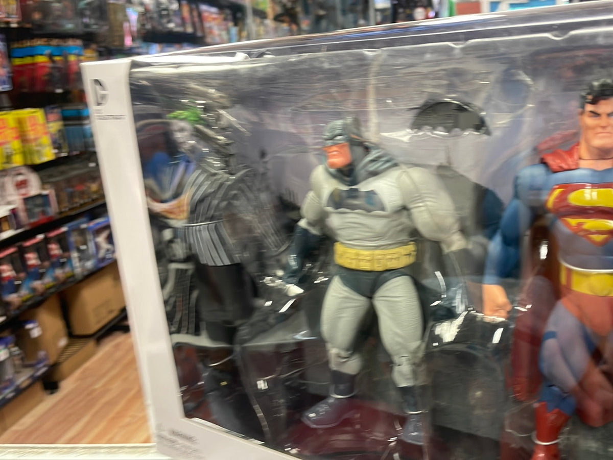 The Dark Knight Returns Box Set (DC Comics, Batman) product image 12, provided for visual reference and product detail review