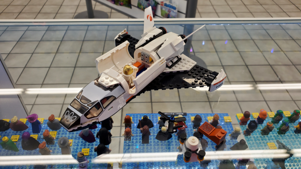 60226 Mars Research Shuttle (Previously Owned)(Retired) product image 1, provided for visual reference and product detail