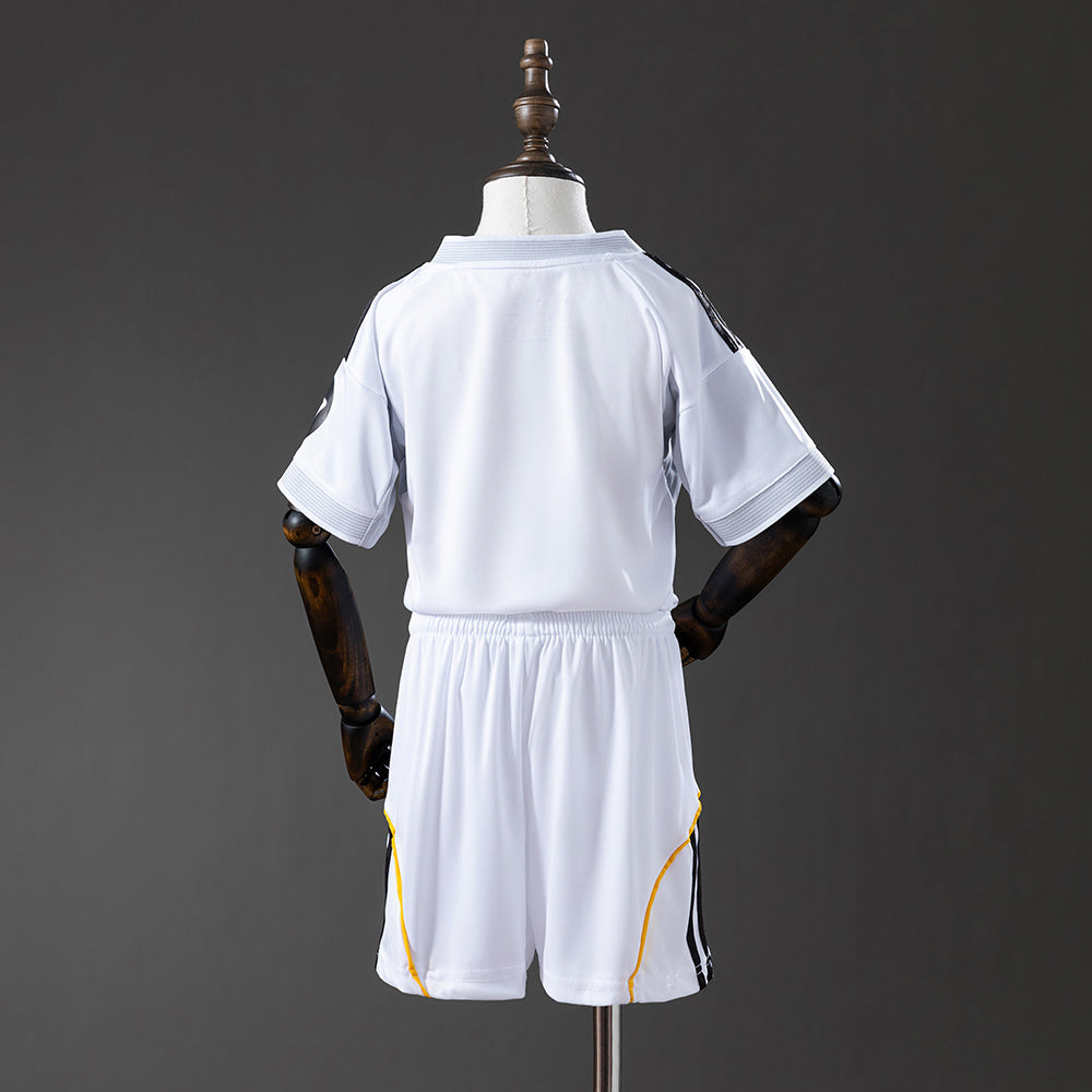 Kids Real Madrid Jersey 25/26 Home Football Kit product image 2