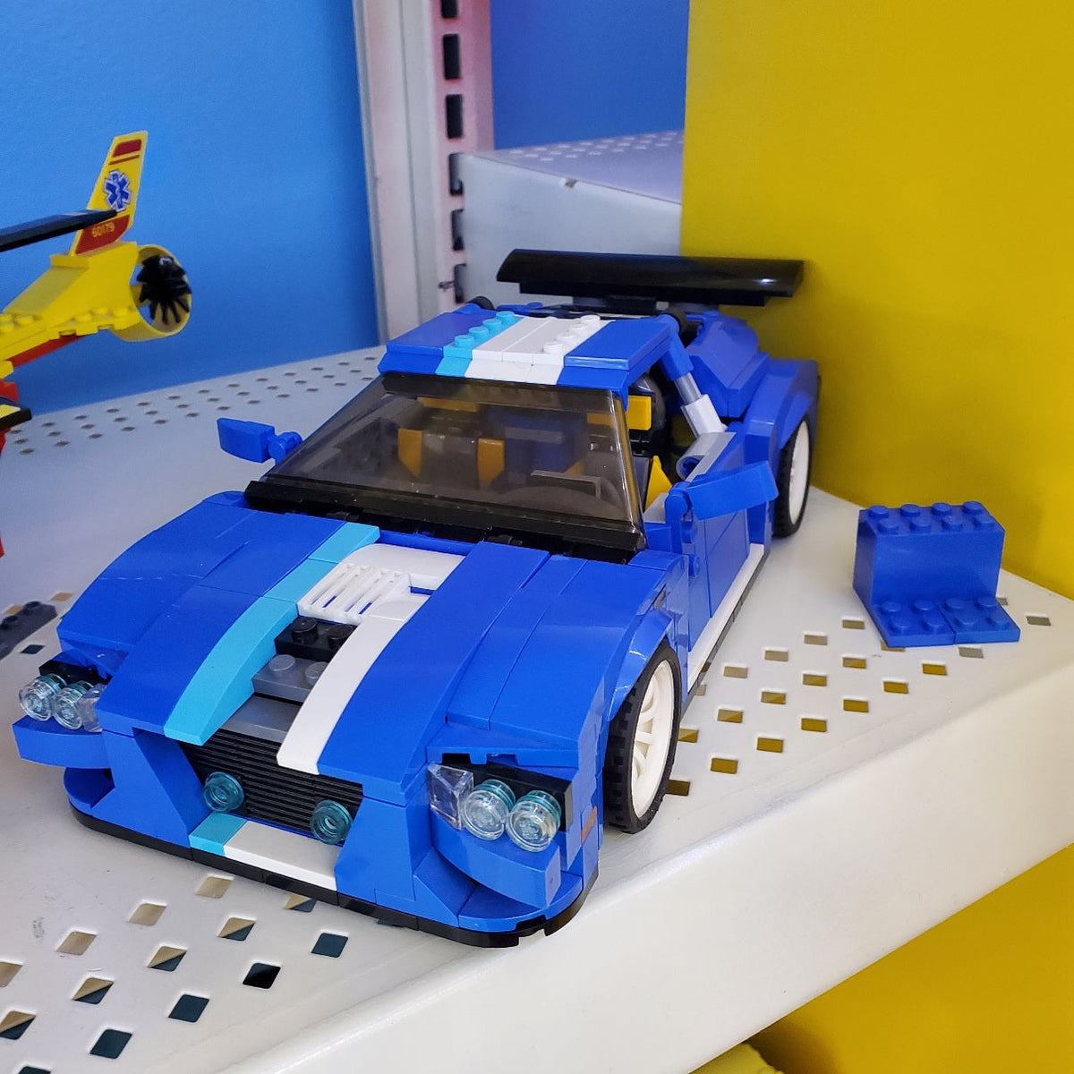 31070 Turbo Track Racer (Retired) (Previously Owned) product image 1, provided for visual reference and product detail review