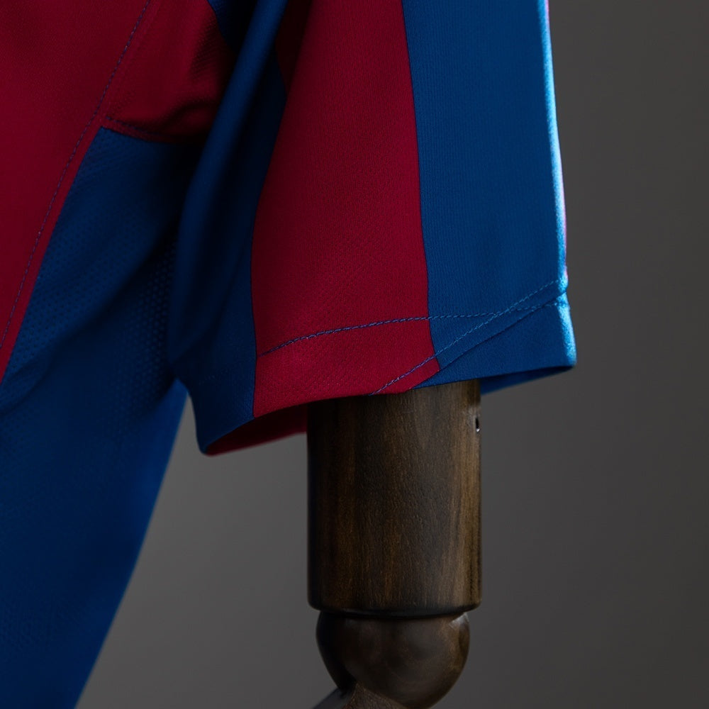 Barcelona Jersey 2005-06 Home Retro Football Kit product image 3