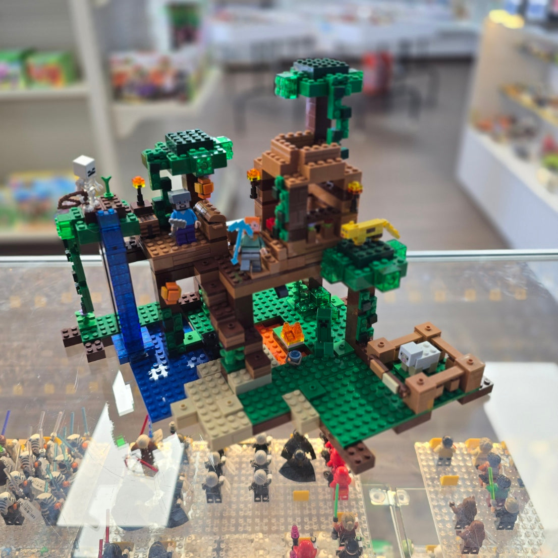 21125 The Jungle Tree House (Previously Owned) (Retired) product image 1, provided for visual reference and product detail