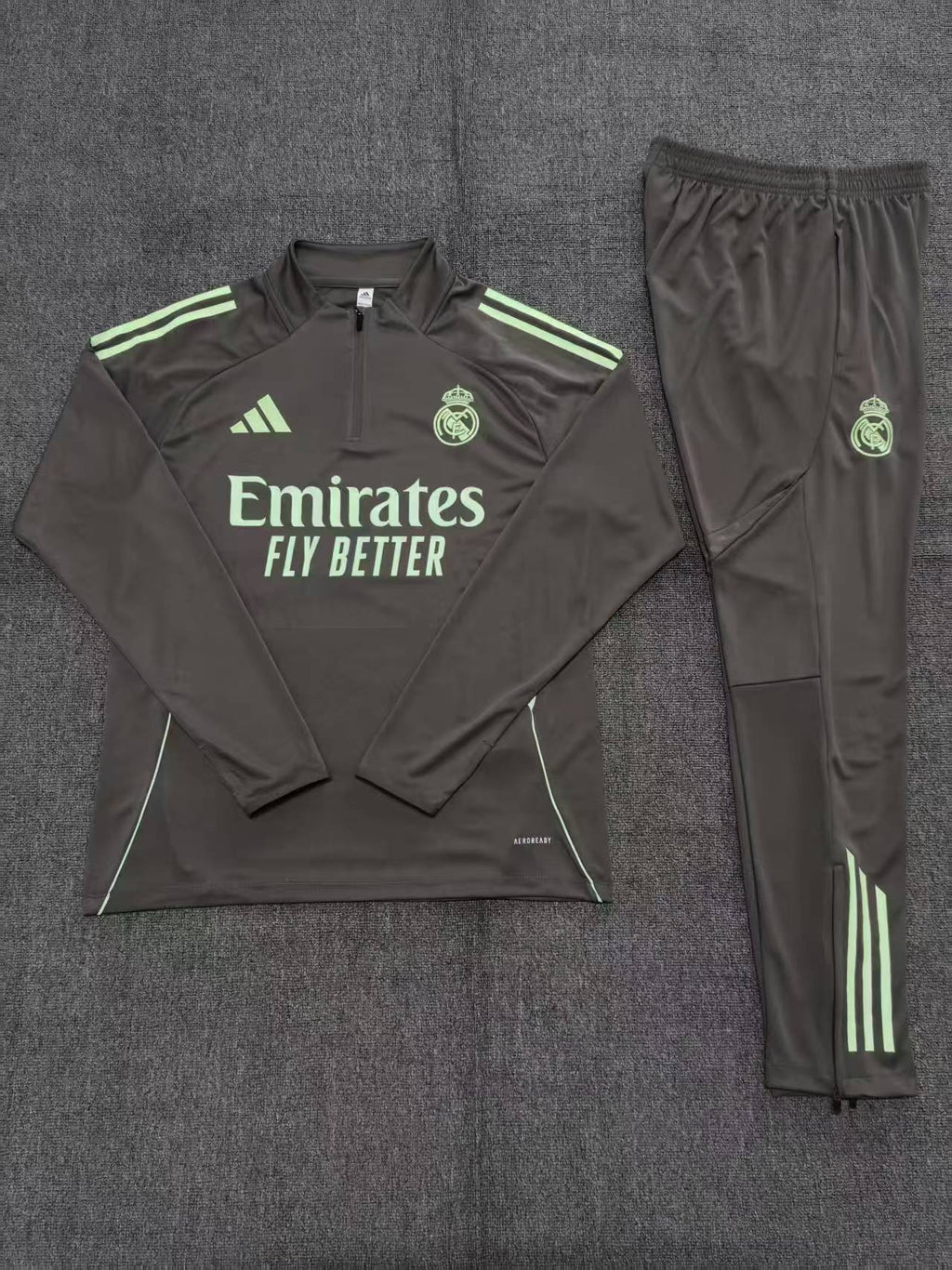Kids Real Madrid Training Tracksuits 25/26 Football Kit product image 2