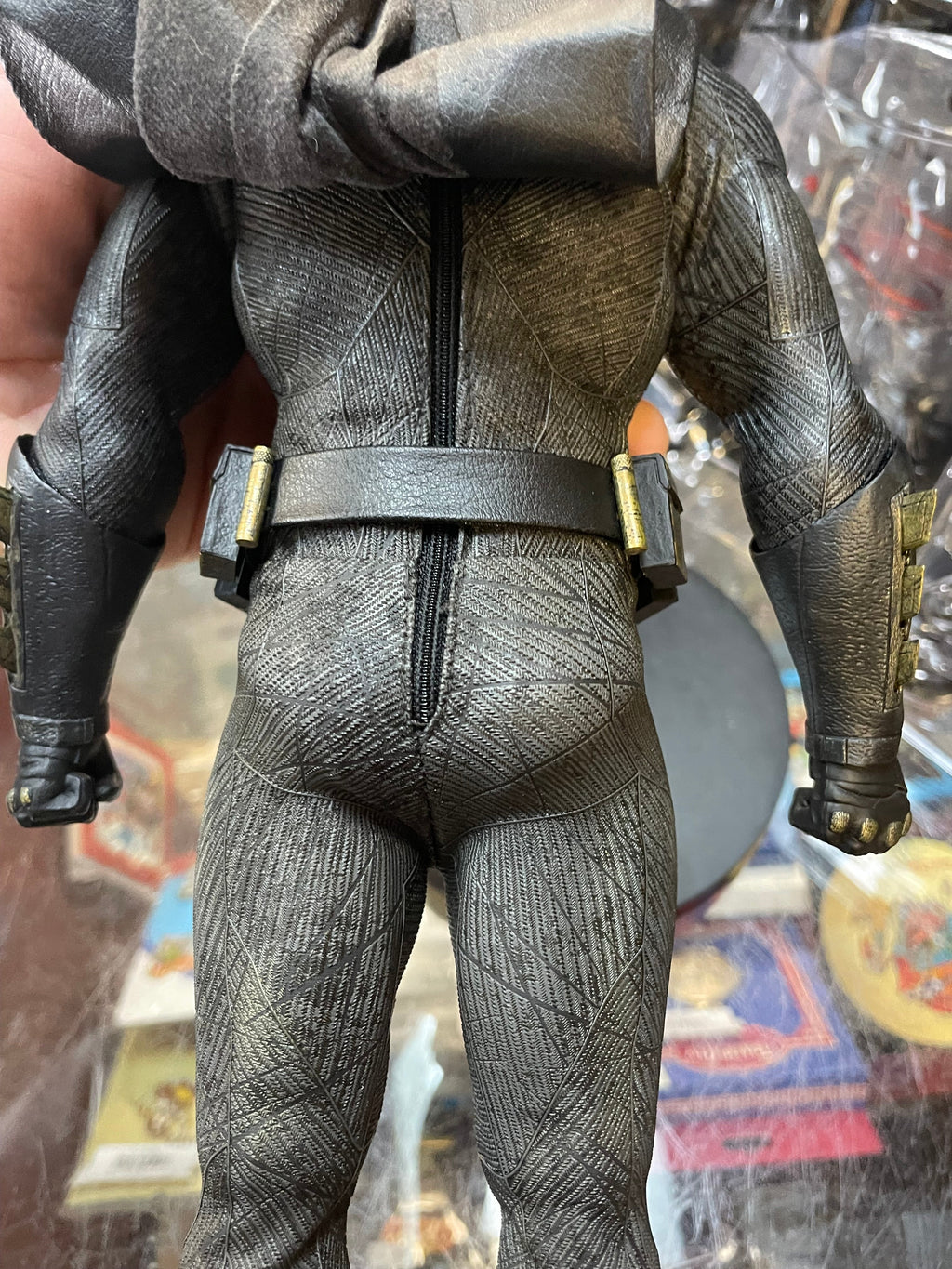 Batman With Tech Cowl MMS342 1/6 Scale (Batman VS Superman Dawn Of Justice, Hot Toys) COMPLETE product image 11, provided