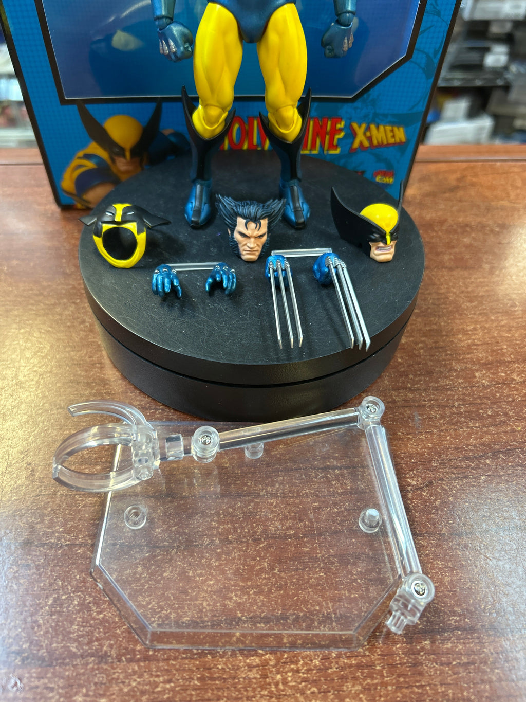 Comic Wolverine (Marvel Mafex, Medicom) **COMPLETE** product image 2, provided for visual reference and product detail review