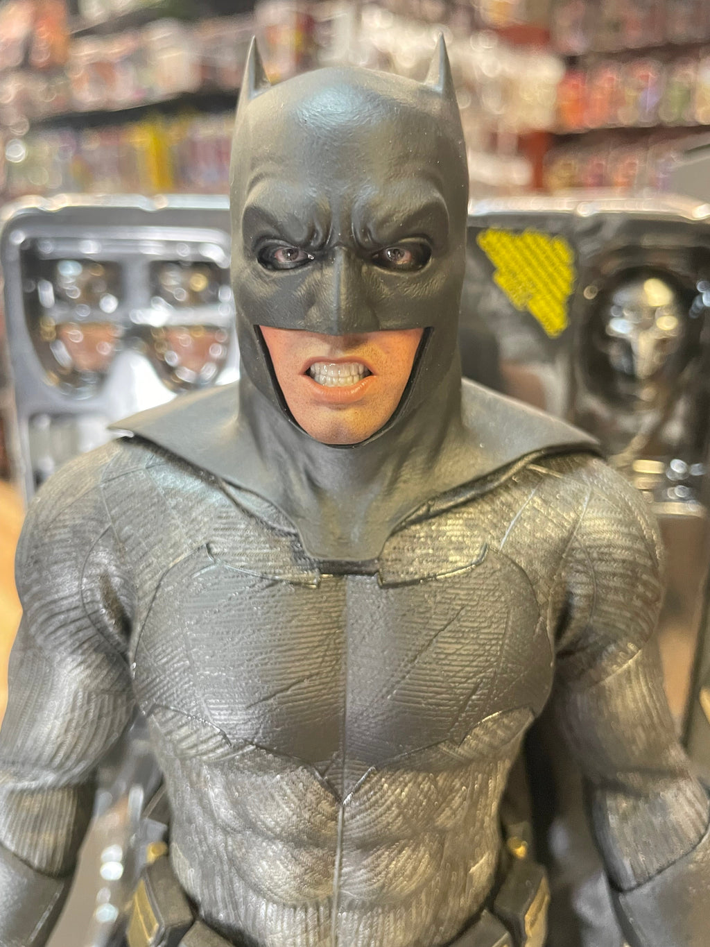 Batman With Tech Cowl MMS342 1/6 Scale (Batman VS Superman Dawn Of Justice, Hot Toys) COMPLETE product image 3, provided for
