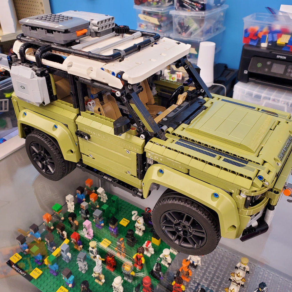 42110 Land Rover Defender (Previously Owned)