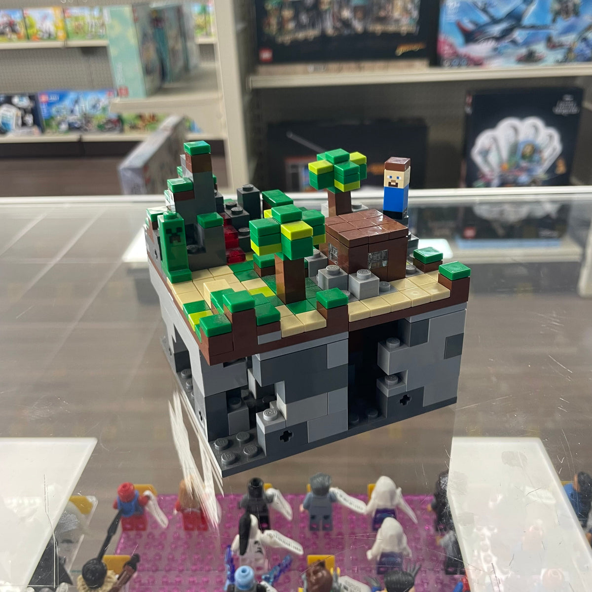 21102 Minecraft Micro World (LEGO Ideas) - The Forest (Retired) (Previously Owned) product image 1, provided for visual