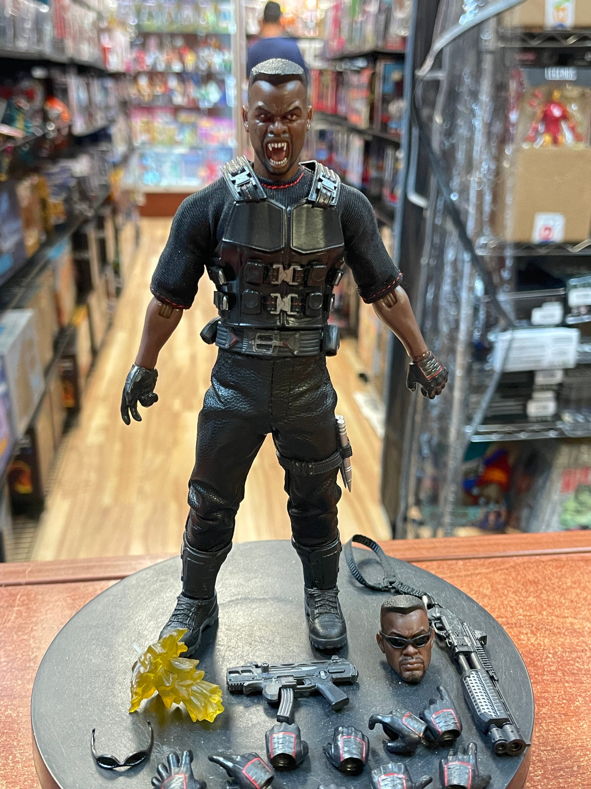 Blade One:12 (Marvel Comics, Mezco Toyz) INCOMPLETE product image 5, provided for visual reference and product detail review