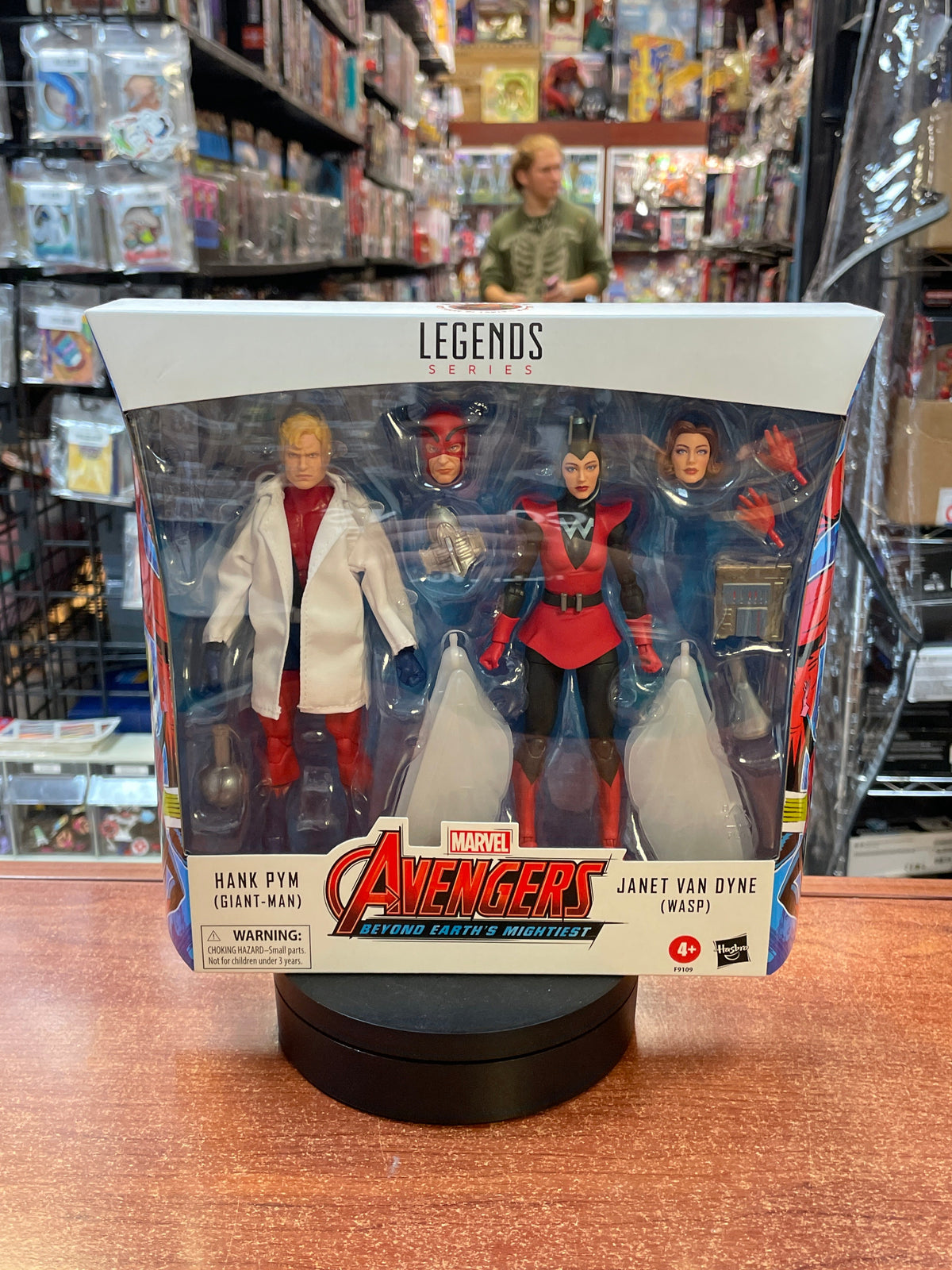 Hank Pym & Janet Van Dyne 2 Pack (Marvel Legends, Hasbro) SEALED product image 1, provided for visual reference and product