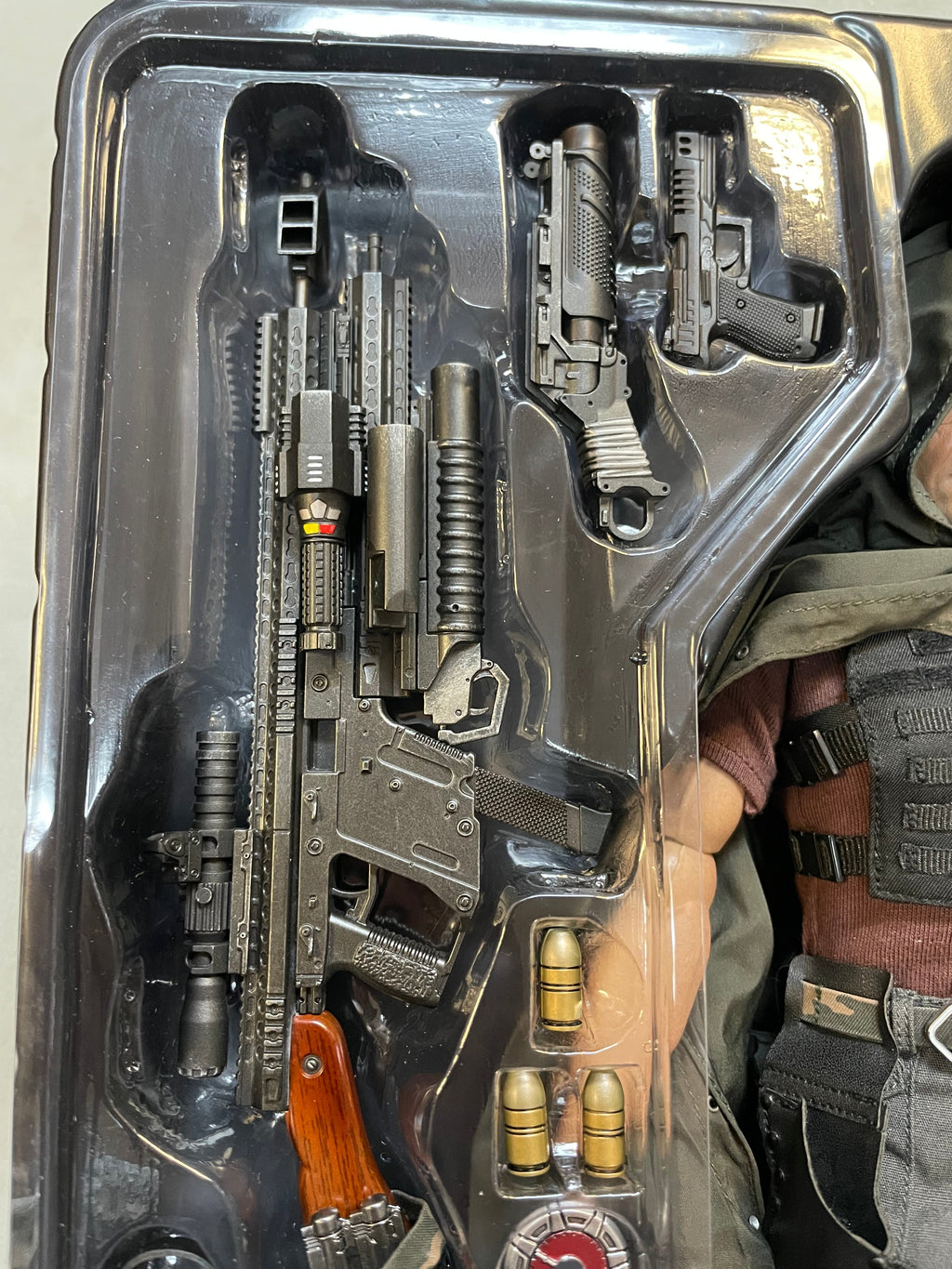 Cable With Exclusive Shield MMS583 1/6 Scale (Deadpool 2, Hot Toys) COMPLETE product image 21, provided for visual reference