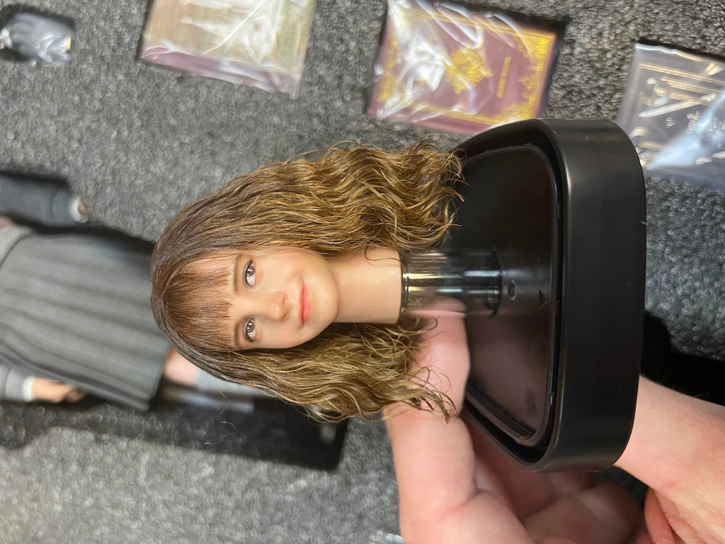 Hermione Granger Rooted Hair Ver. 1/6 Scale AG A011 (Harry Potter & The Sorcerer’s Stone, INART) COMPLETE product image 22,