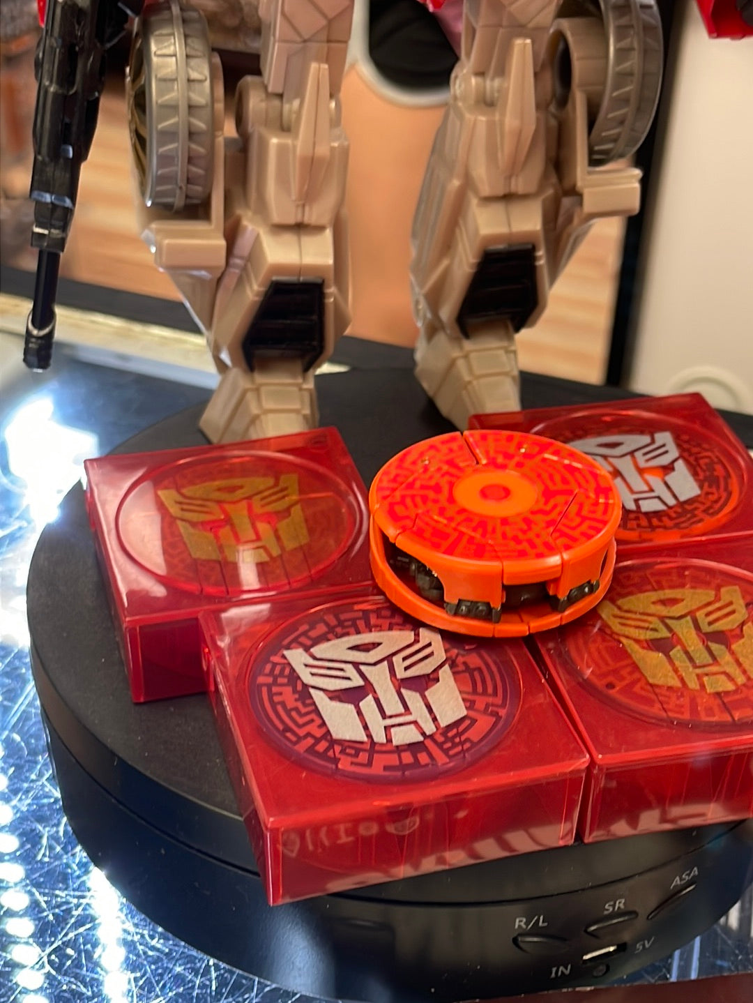 Generations Blaster with Data Disk Lot (Transformers Deluxe Class, Hasbro) Complete product image 11, provided for visual