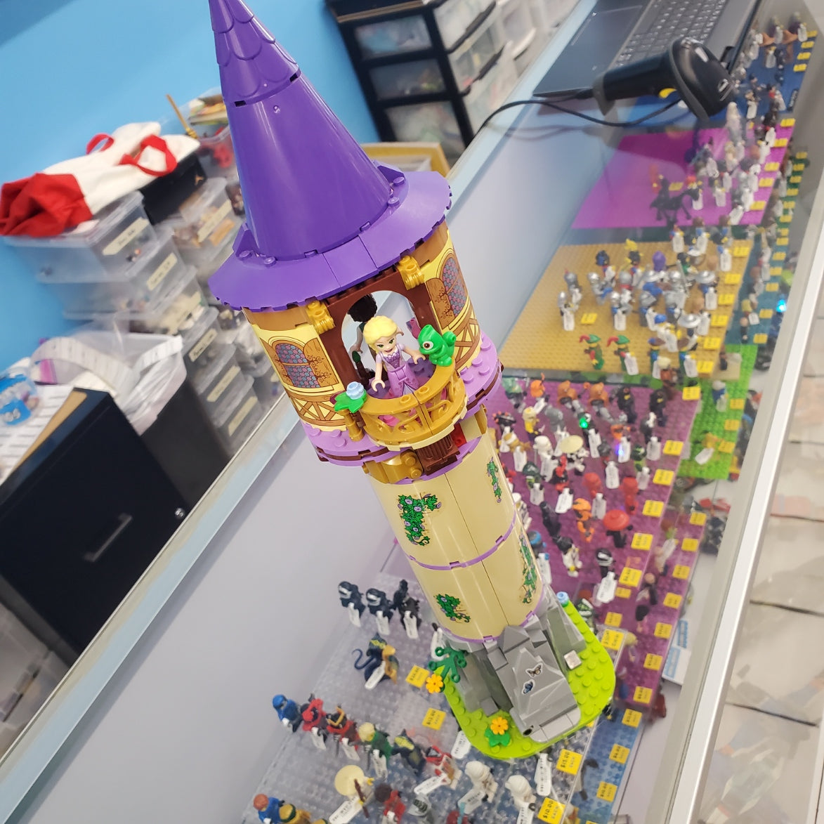 43187 Rapunzel's Tower (Retired) (Previously Owned) product image 1, provided for visual reference and product detail review