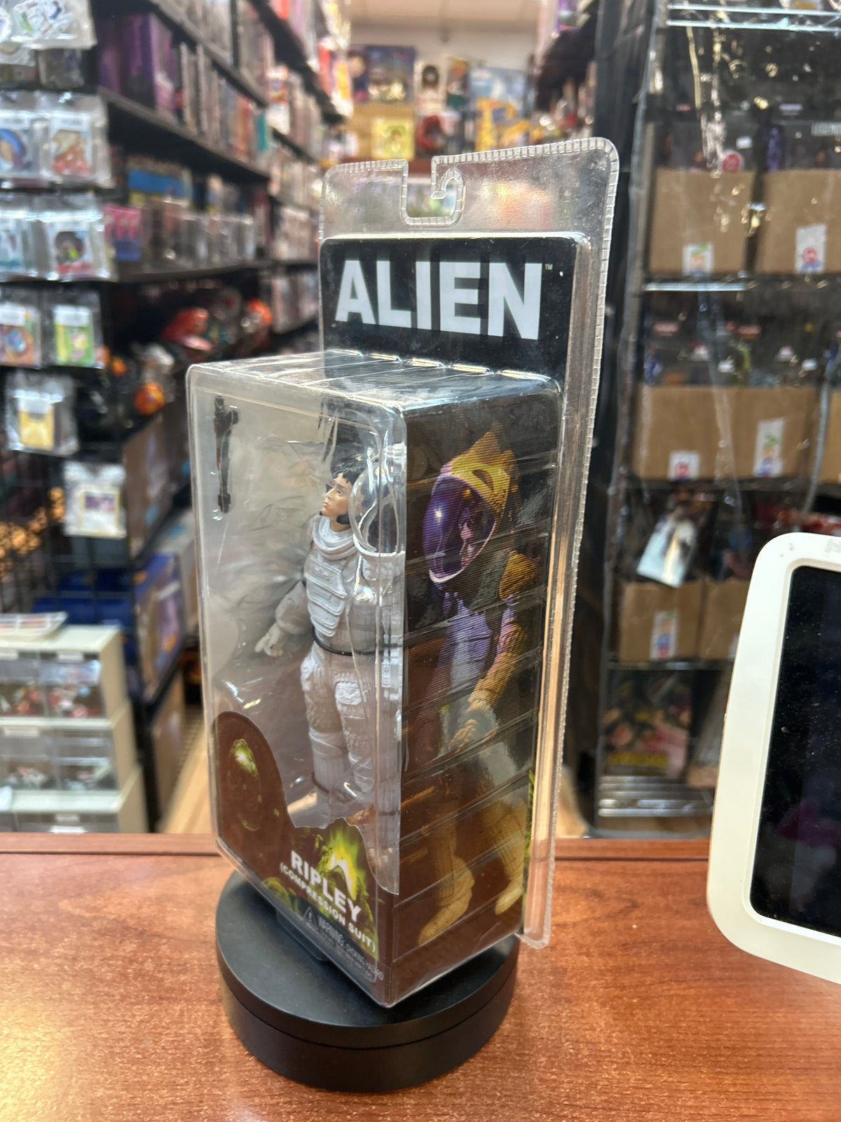 Ripley Compression Suit (Aliens, NECA) **SEALED** product image 6, provided for visual reference and product detail review