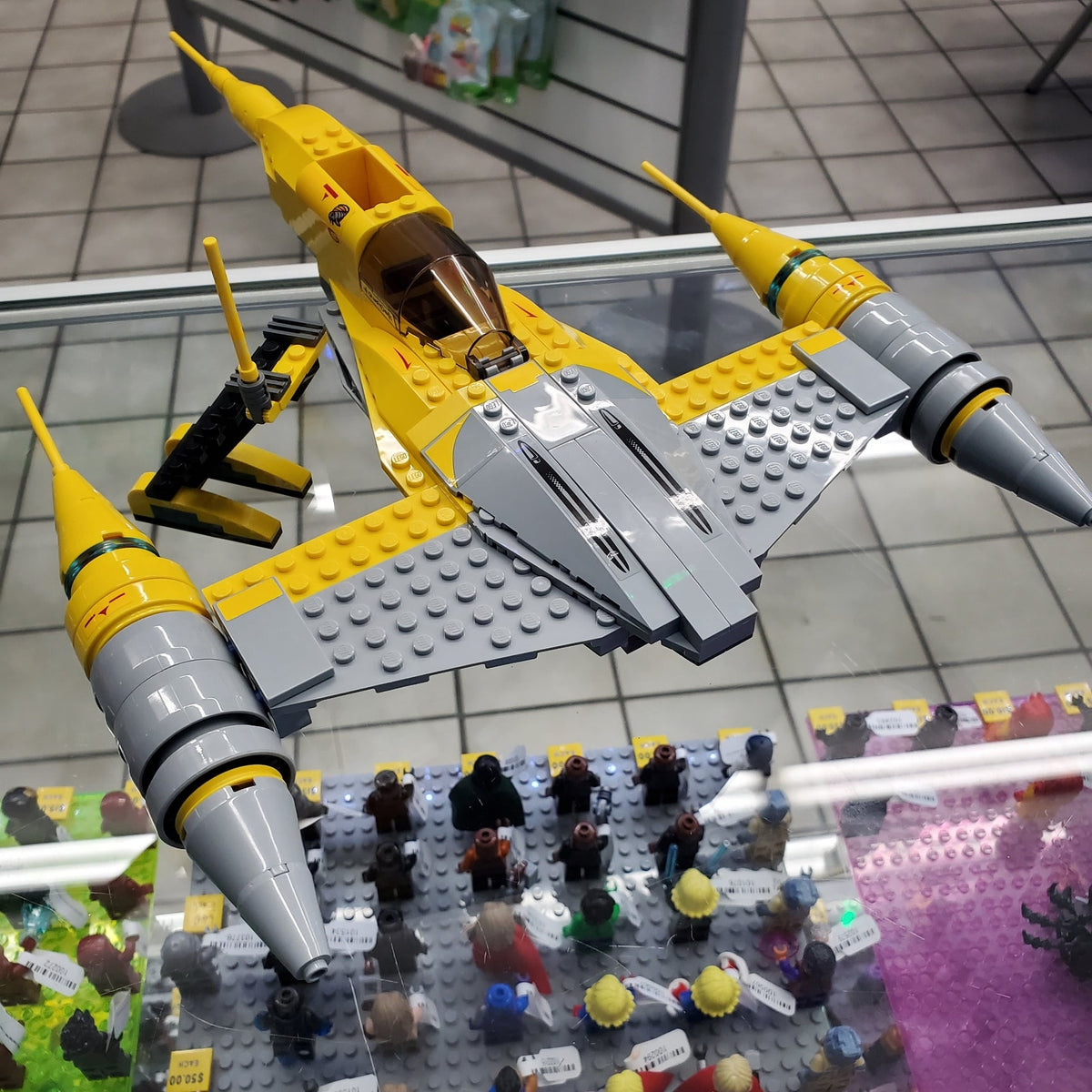 75092 Naboo Fighter (Previously Owned) (Retired) product image 1, provided for visual reference and product detail review