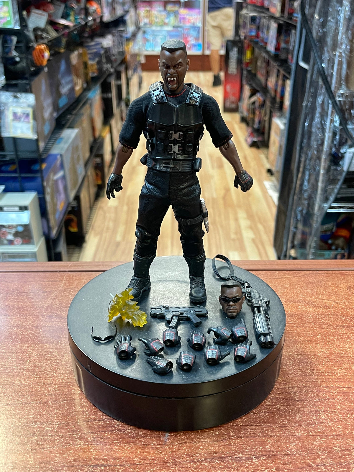 Blade One:12 (Marvel Comics, Mezco Toyz) INCOMPLETE product image 1, provided for visual reference and product detail review