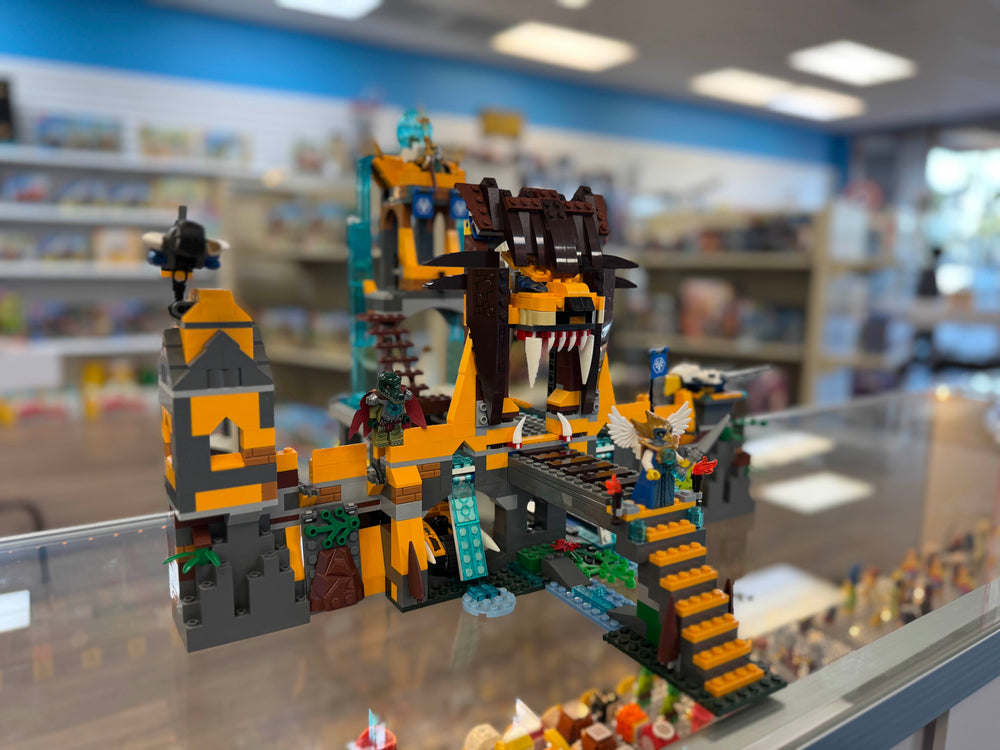 70010 The Lion CHI Temple (Retired) (Previously Owned)