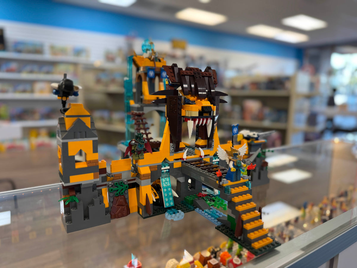 70010 The Lion CHI Temple (Retired) (Previously Owned) product image 1, provided for visual reference and product detail