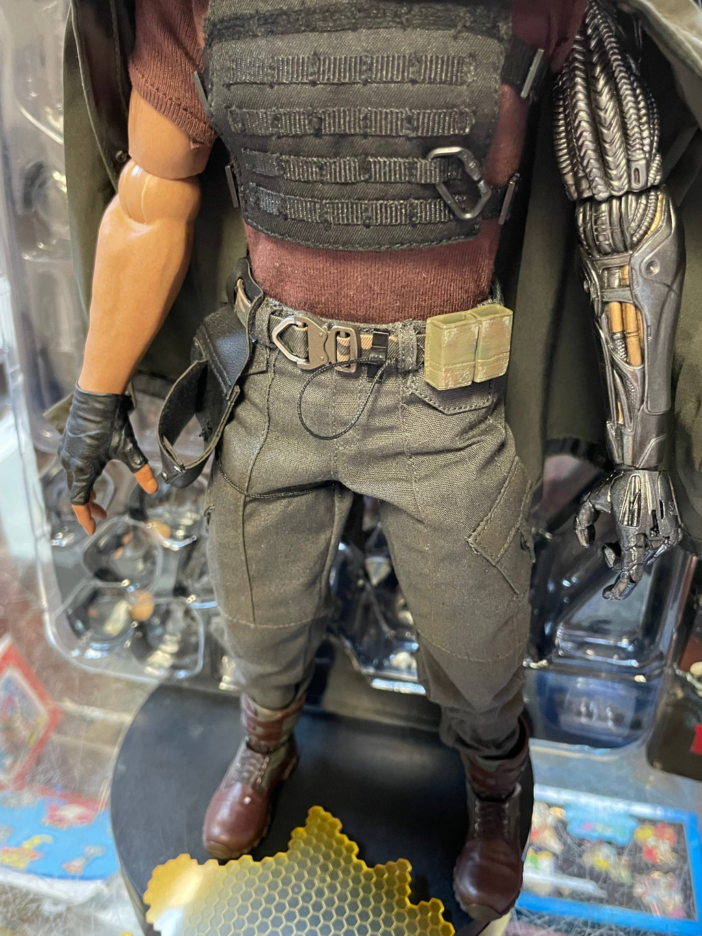Cable With Exclusive Shield MMS583 1/6 Scale (Deadpool 2, Hot Toys) COMPLETE product image 6, provided for visual reference