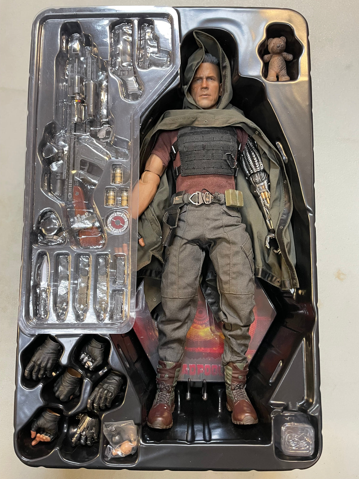 Cable With Exclusive Shield MMS583 1/6 Scale (Deadpool 2, Hot Toys) COMPLETE product image 13, provided for visual reference