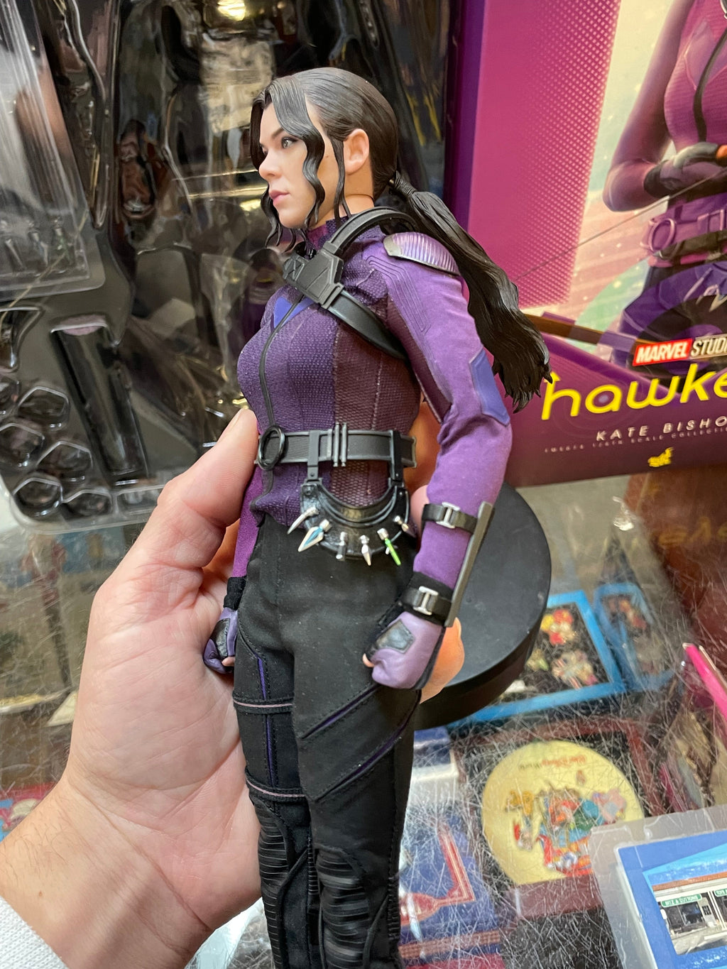 Kate Bishop TMS074 1/6 Scale (Marvel Hawkeye, Hot Toys) COMPLETE product image 11, provided for visual reference and product