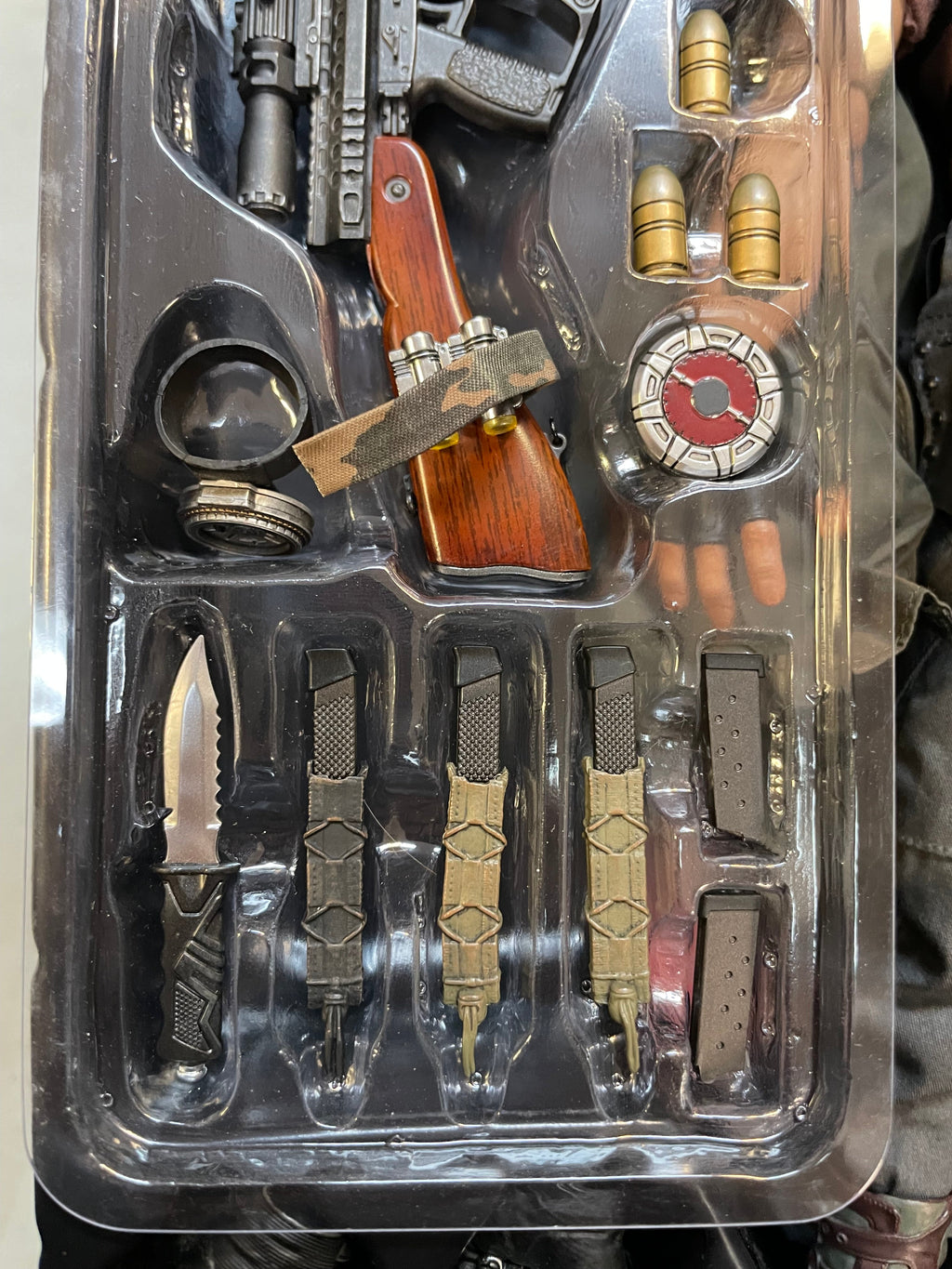 Cable With Exclusive Shield MMS583 1/6 Scale (Deadpool 2, Hot Toys) COMPLETE product image 17, provided for visual reference