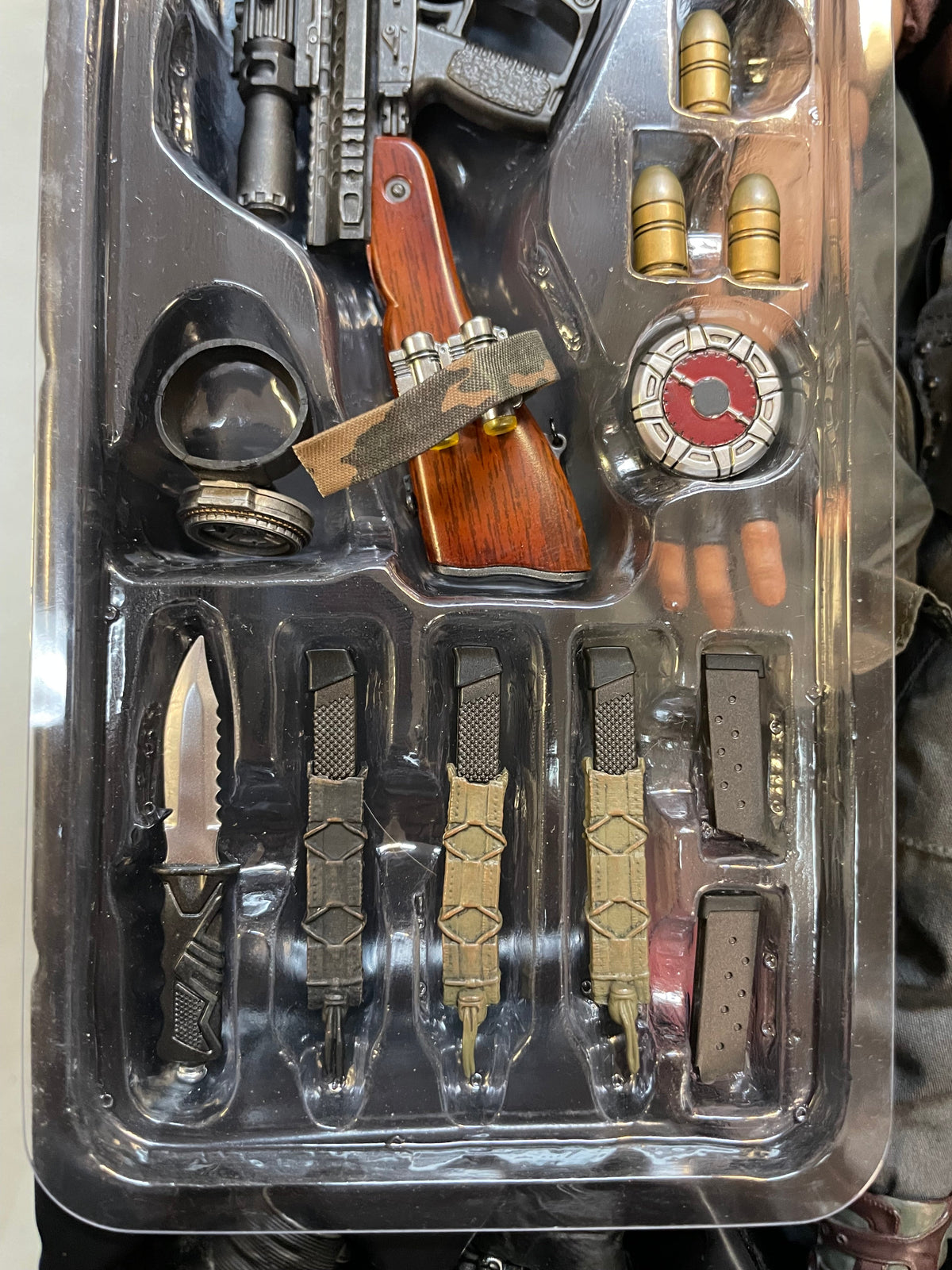 Cable With Exclusive Shield MMS583 1/6 Scale (Deadpool 2, Hot Toys) COMPLETE product image 17, provided for visual reference