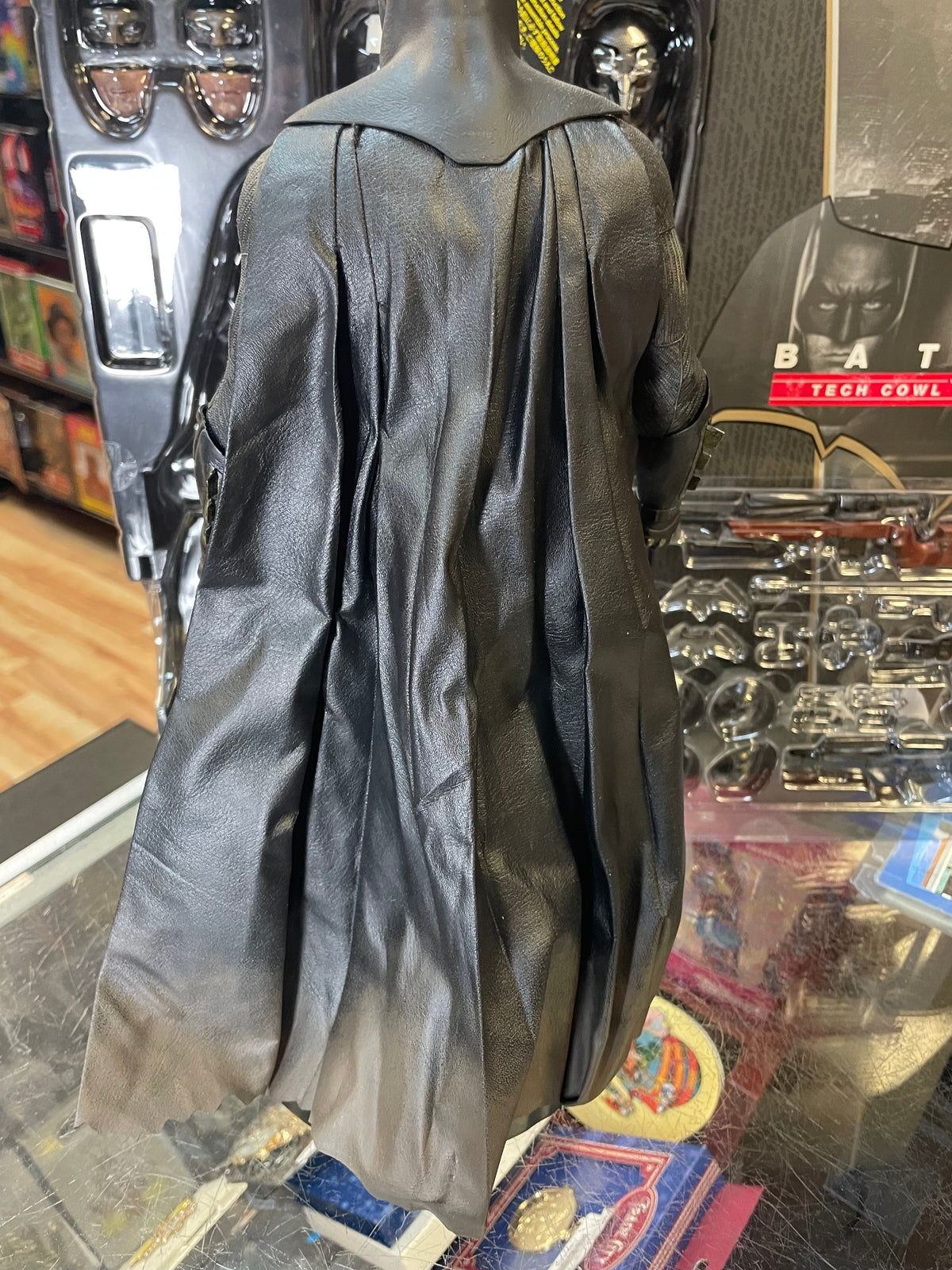Batman With Tech Cowl MMS342 1/6 Scale (Batman VS Superman Dawn Of Justice, Hot Toys) COMPLETE product image 13, provided
