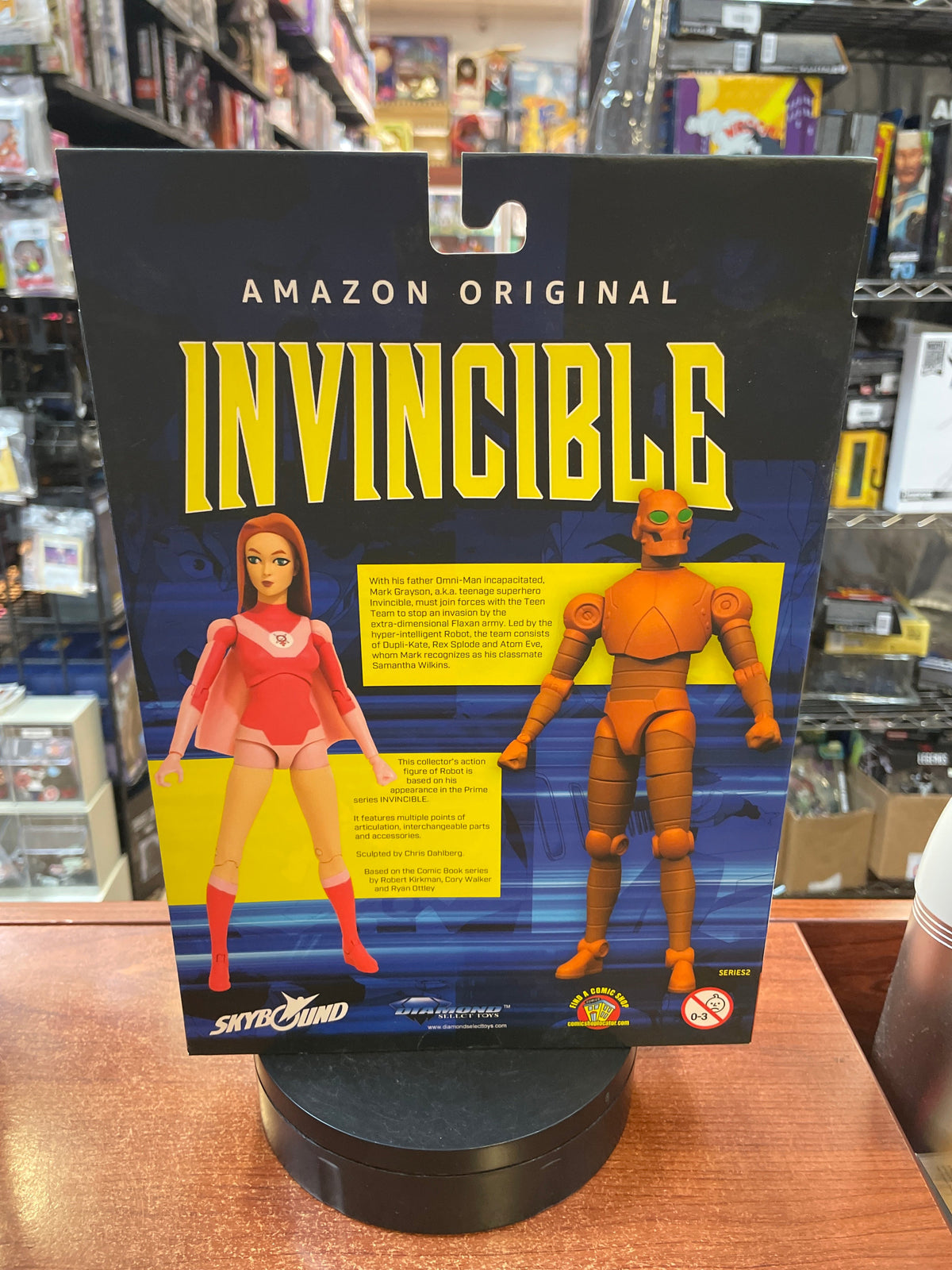 Robot Deluxe (Invincible, Diamond Select) **NEW** product image 2, provided for visual reference and product detail review