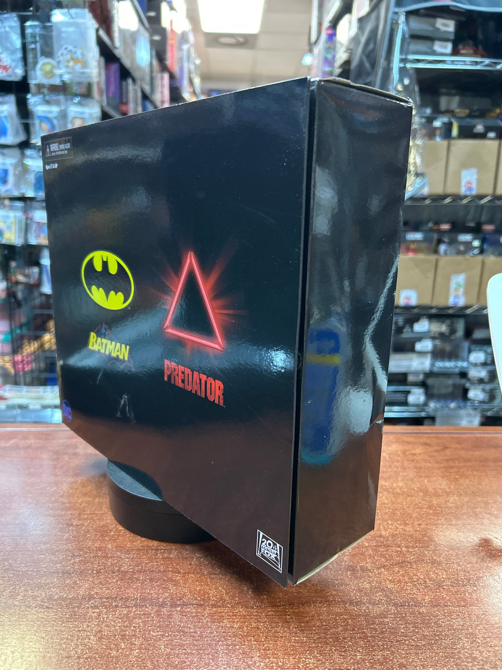 Predator vs Armored Batman -SDCC- (NECA, Predator) **SEALED** product image 6, provided for visual reference and product