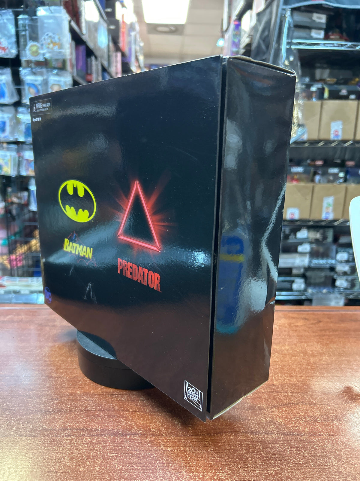 Predator vs Armored Batman -SDCC- (NECA, Predator) **SEALED** product image 6, provided for visual reference and product