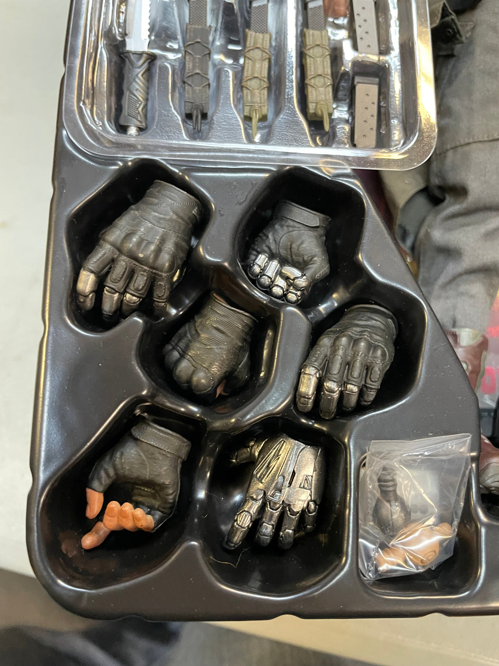 Cable With Exclusive Shield MMS583 1/6 Scale (Deadpool 2, Hot Toys) COMPLETE product image 29, provided for visual reference