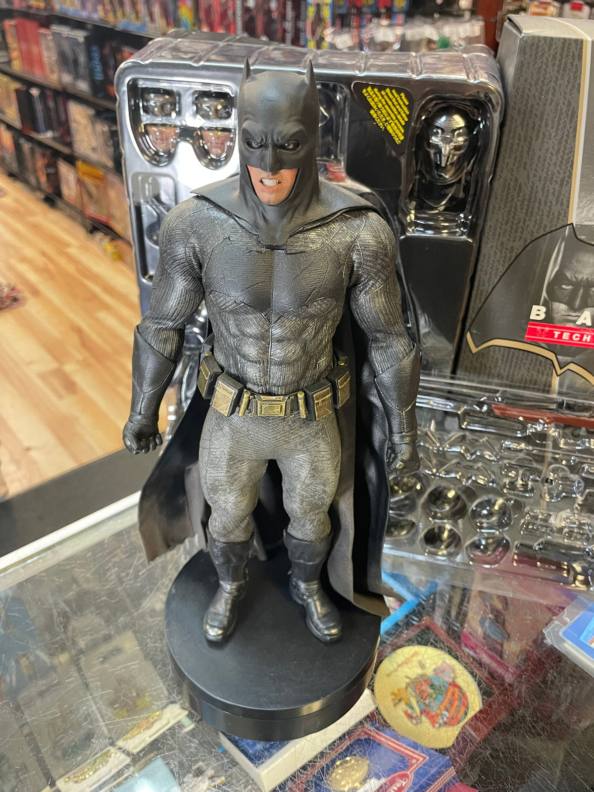 Batman With Tech Cowl MMS342 1/6 Scale (Batman VS Superman Dawn Of Justice, Hot Toys) COMPLETE product image 2, provided for
