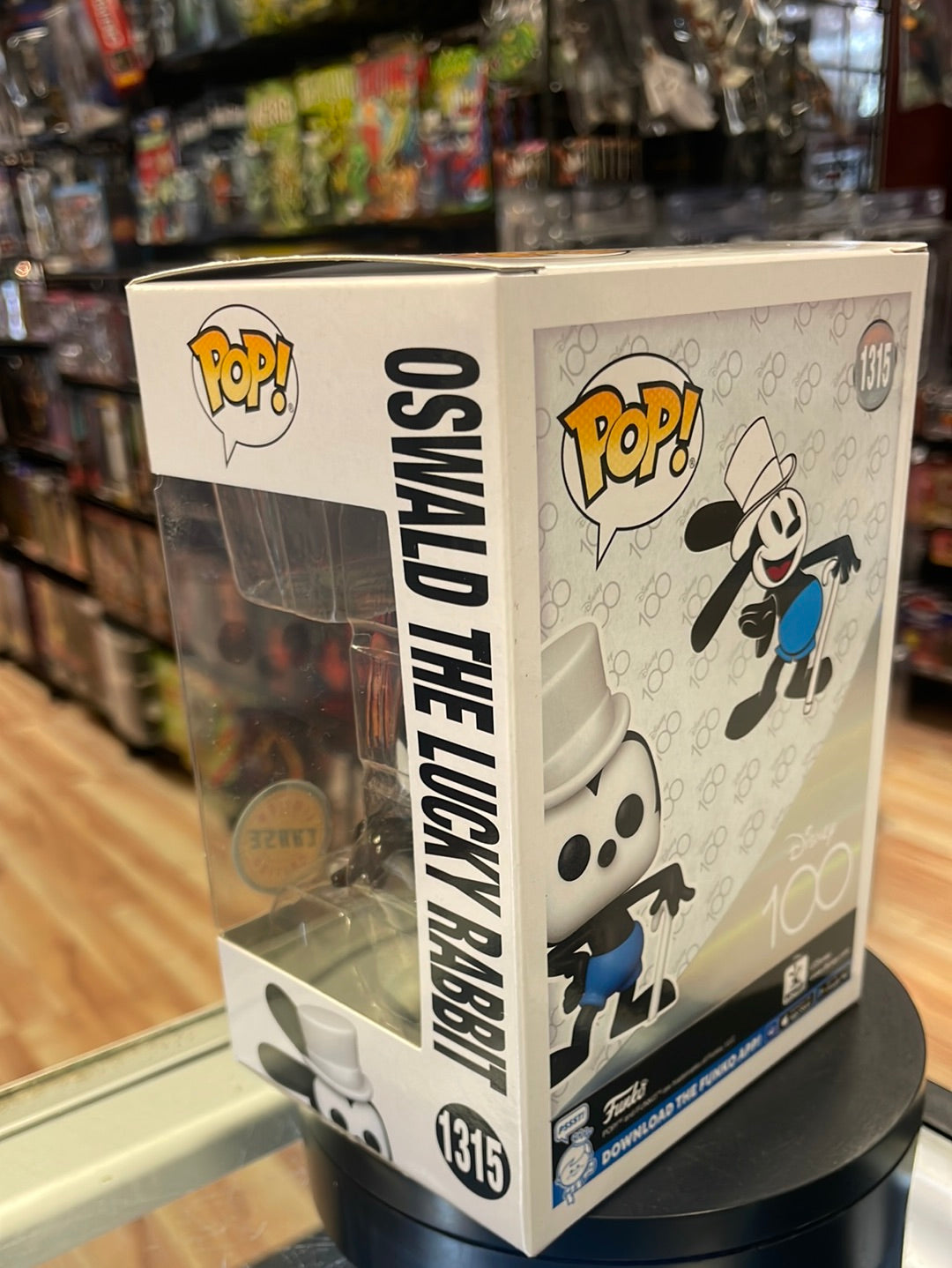 Oswald the Luck Rabbit 1315 Chase (Funko Pop! Disney) product image 5, provided for visual reference and product detail
