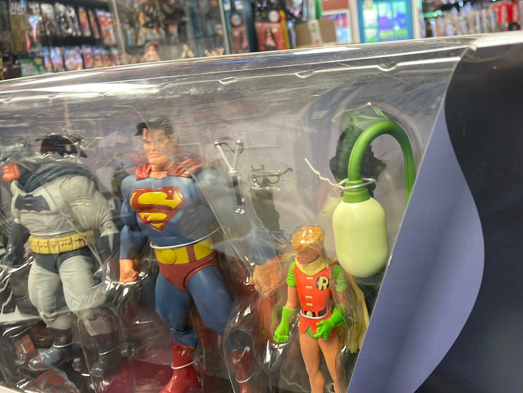 The Dark Knight Returns Box Set (DC Comics, Batman) product image 9, provided for visual reference and product detail review